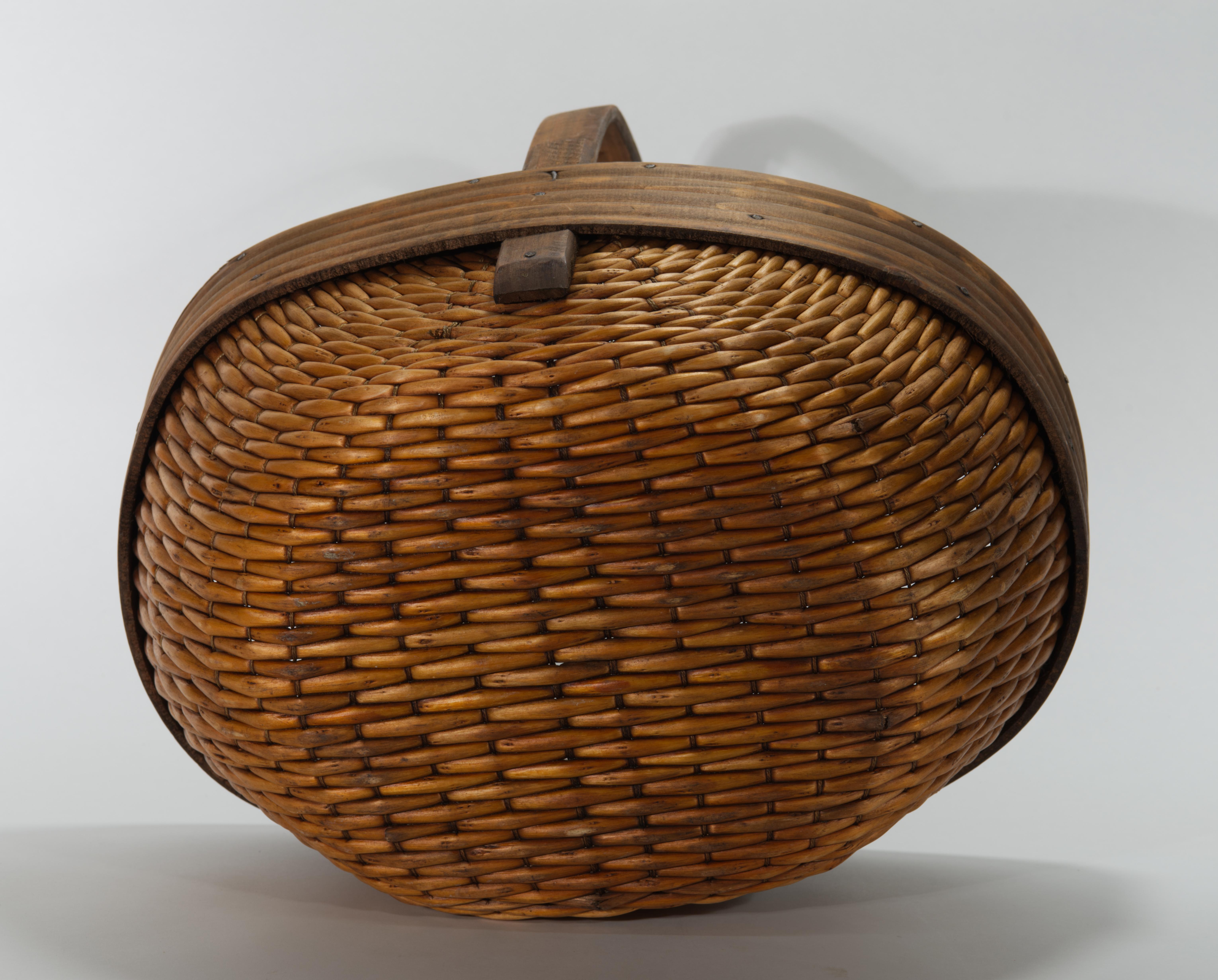 Cesta oriental de pescador con asa grande de madera Hecho a mano en venta