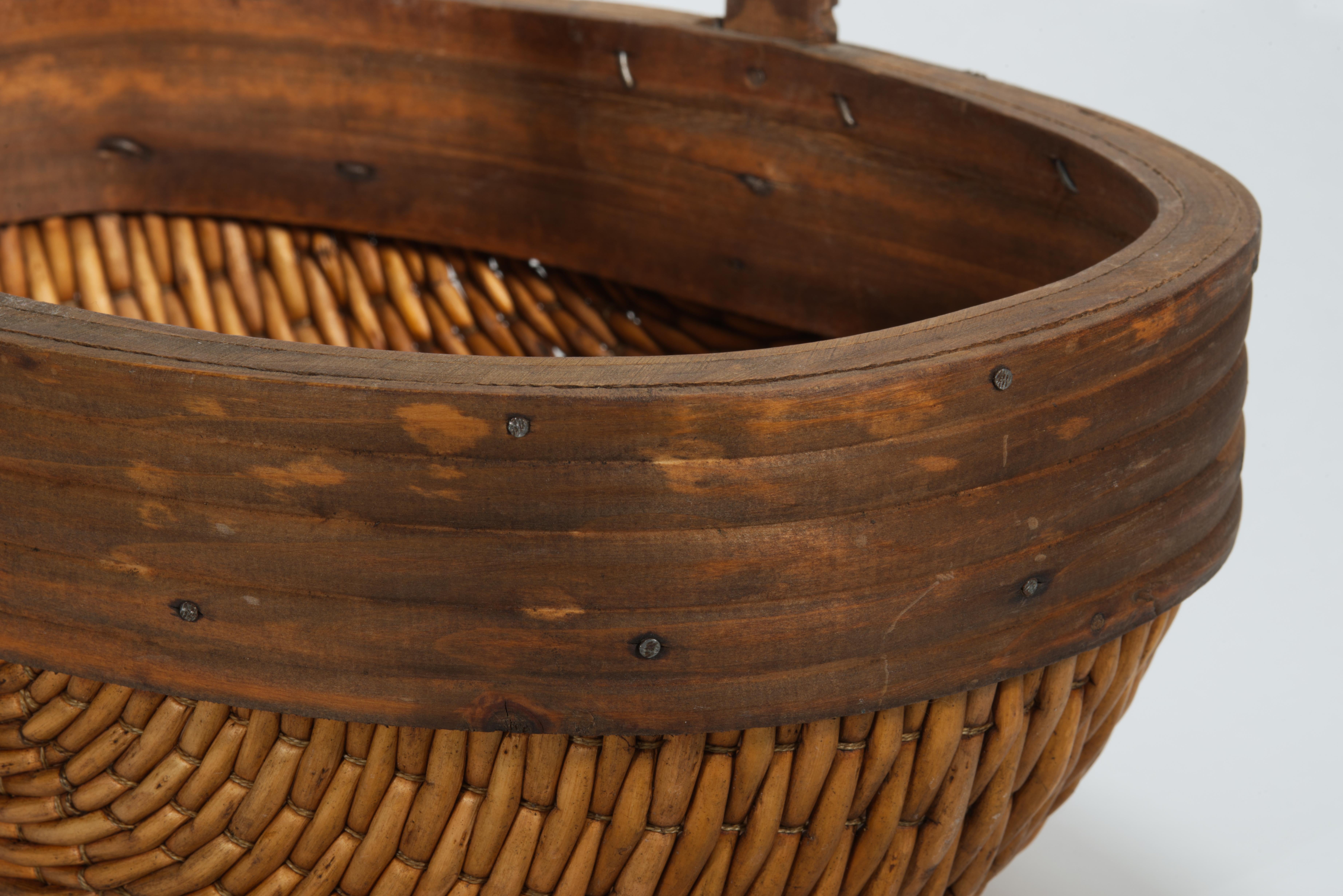 Cesta oriental de pescador con asa grande de madera Mimbre en venta