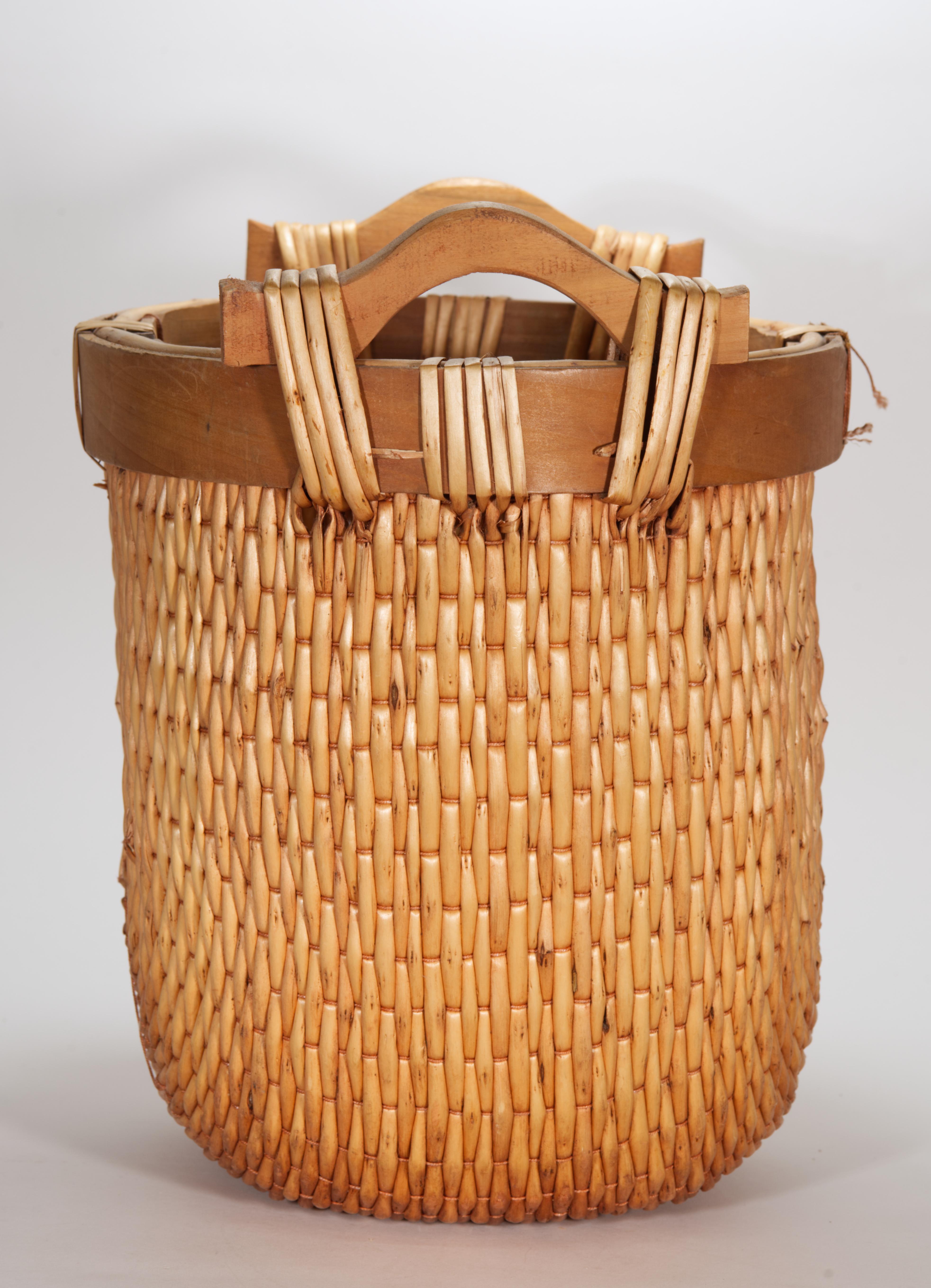 Rustique Panier pêcheur oriental avec poignées en bois en vente