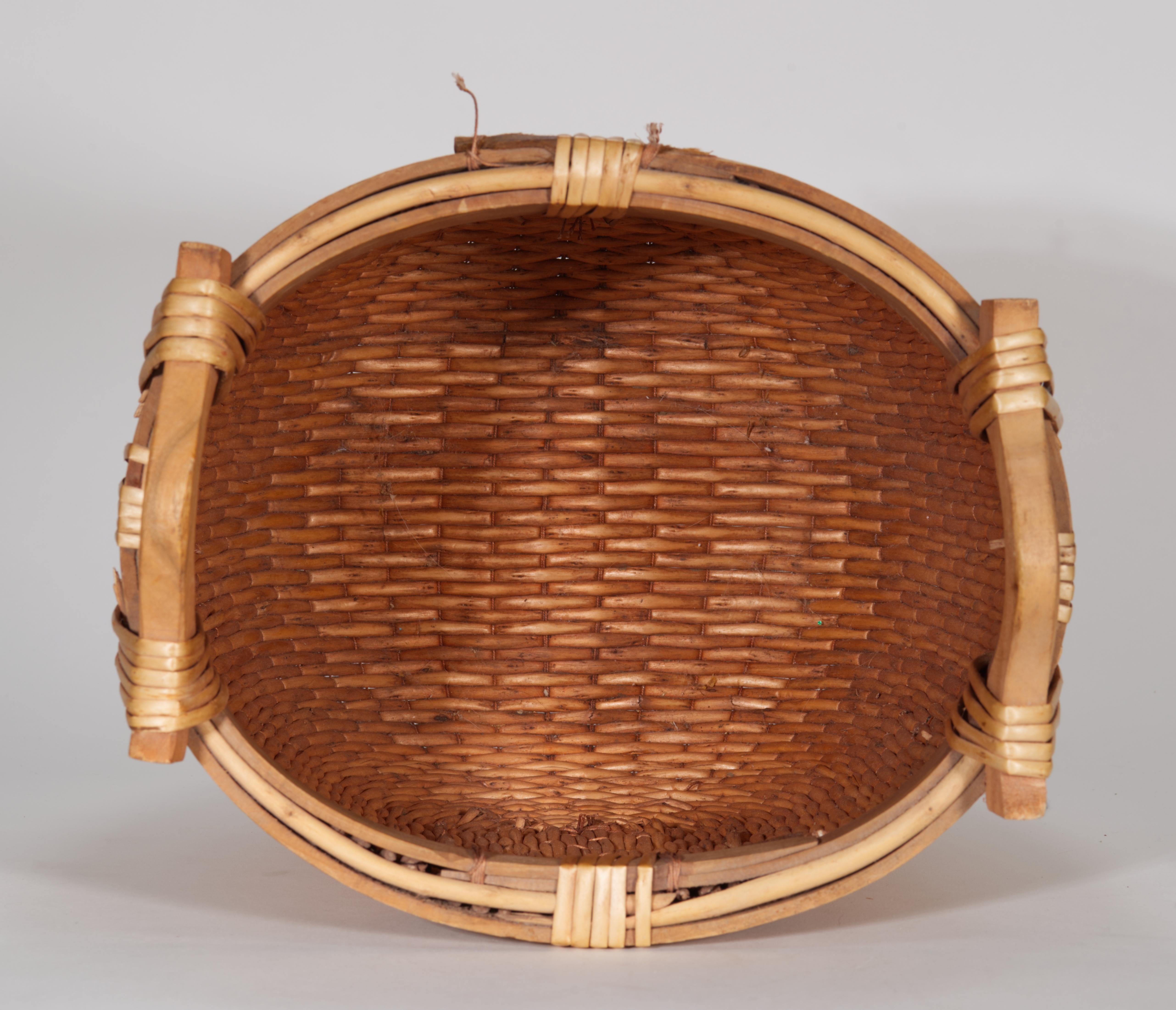 Panier pêcheur oriental avec poignées en bois en vente 1
