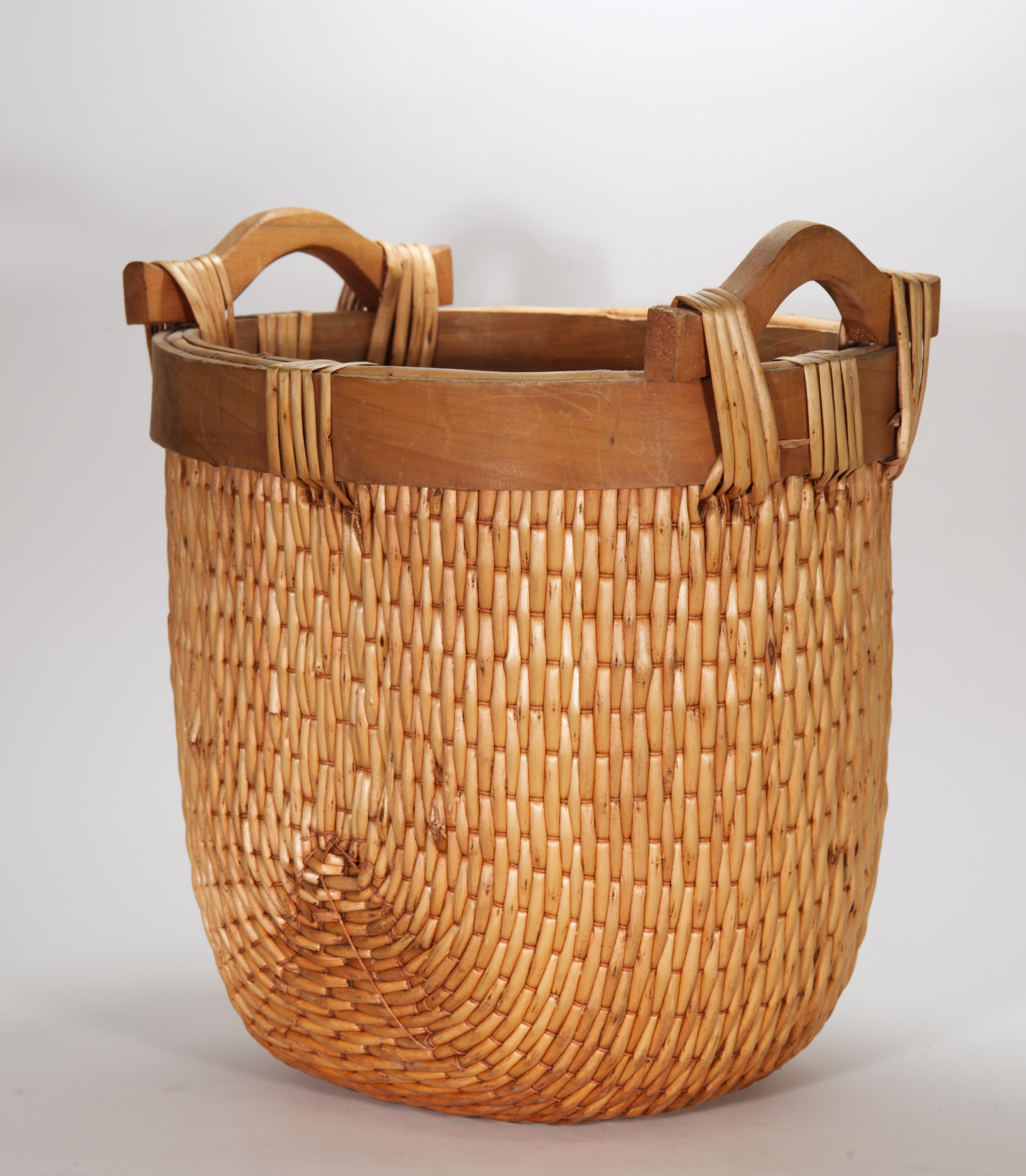 Panier pêcheur oriental avec poignées en bois en vente 2