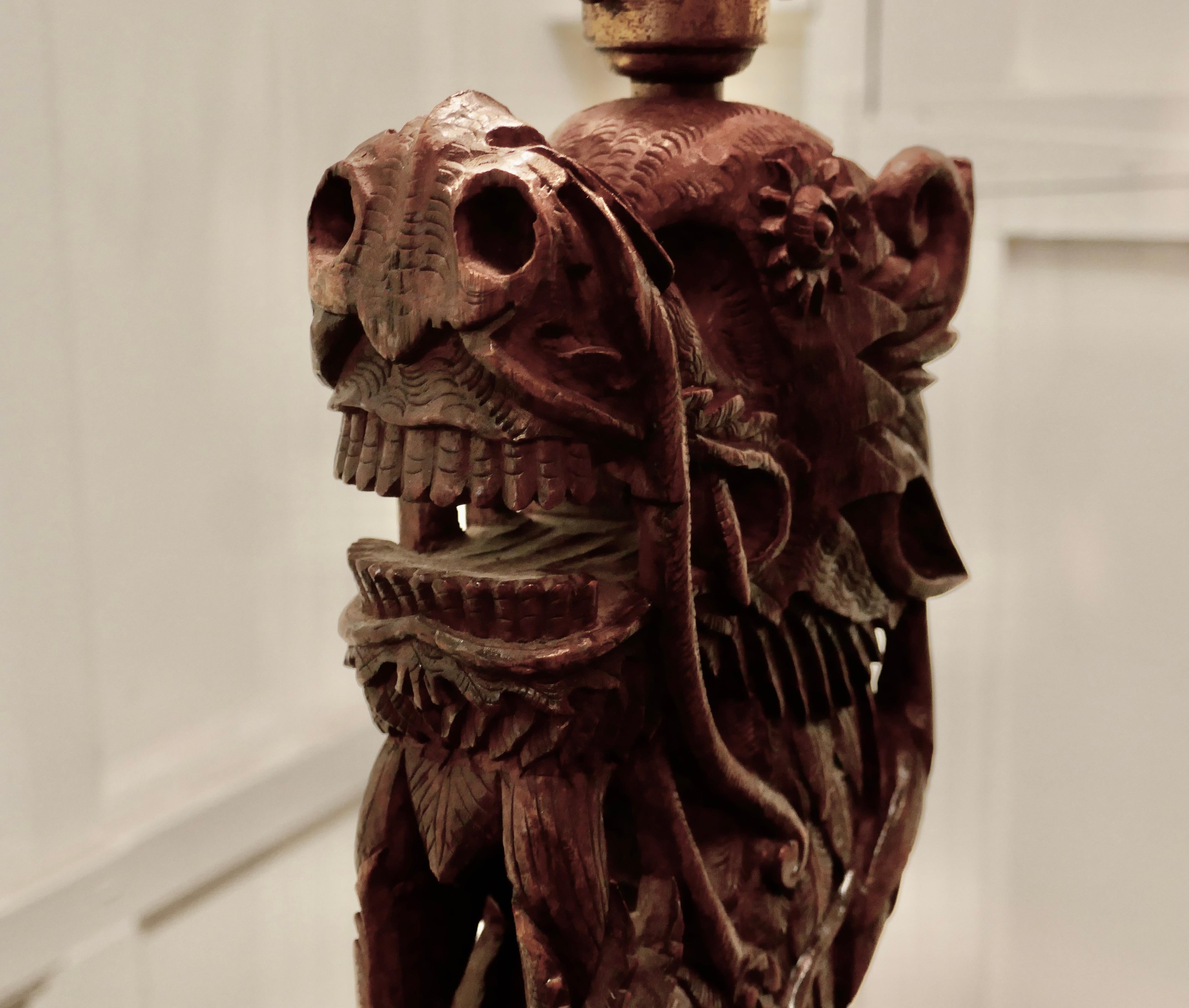 Lámpara de dragón de teca tallada Oriental Folk Art Teca en venta
