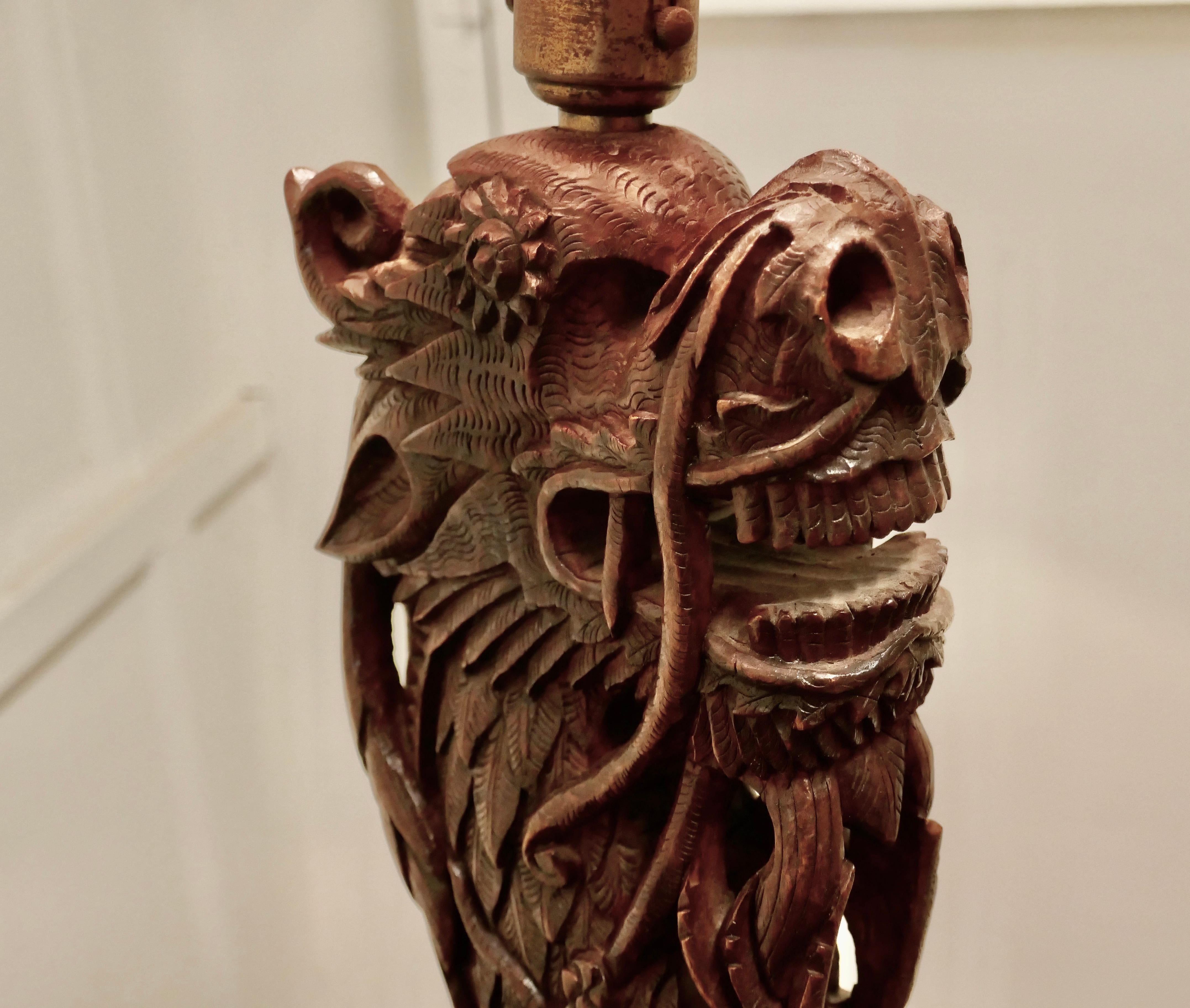 Lámpara de dragón de teca tallada Oriental Folk Art en venta 1