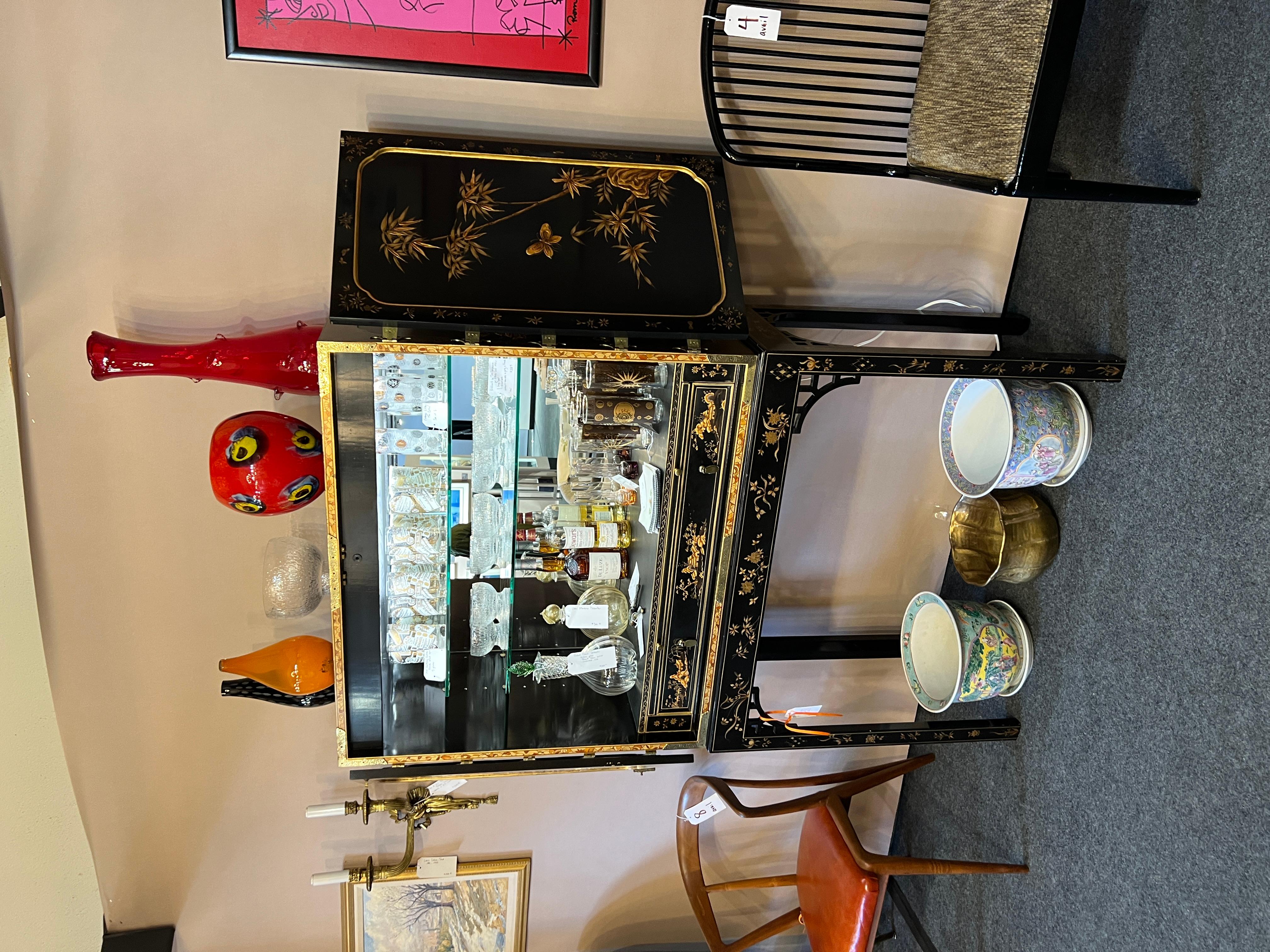 Oriental George III Ornate Bar Cabinet from Baker's Stately Homes Collection en venta 12