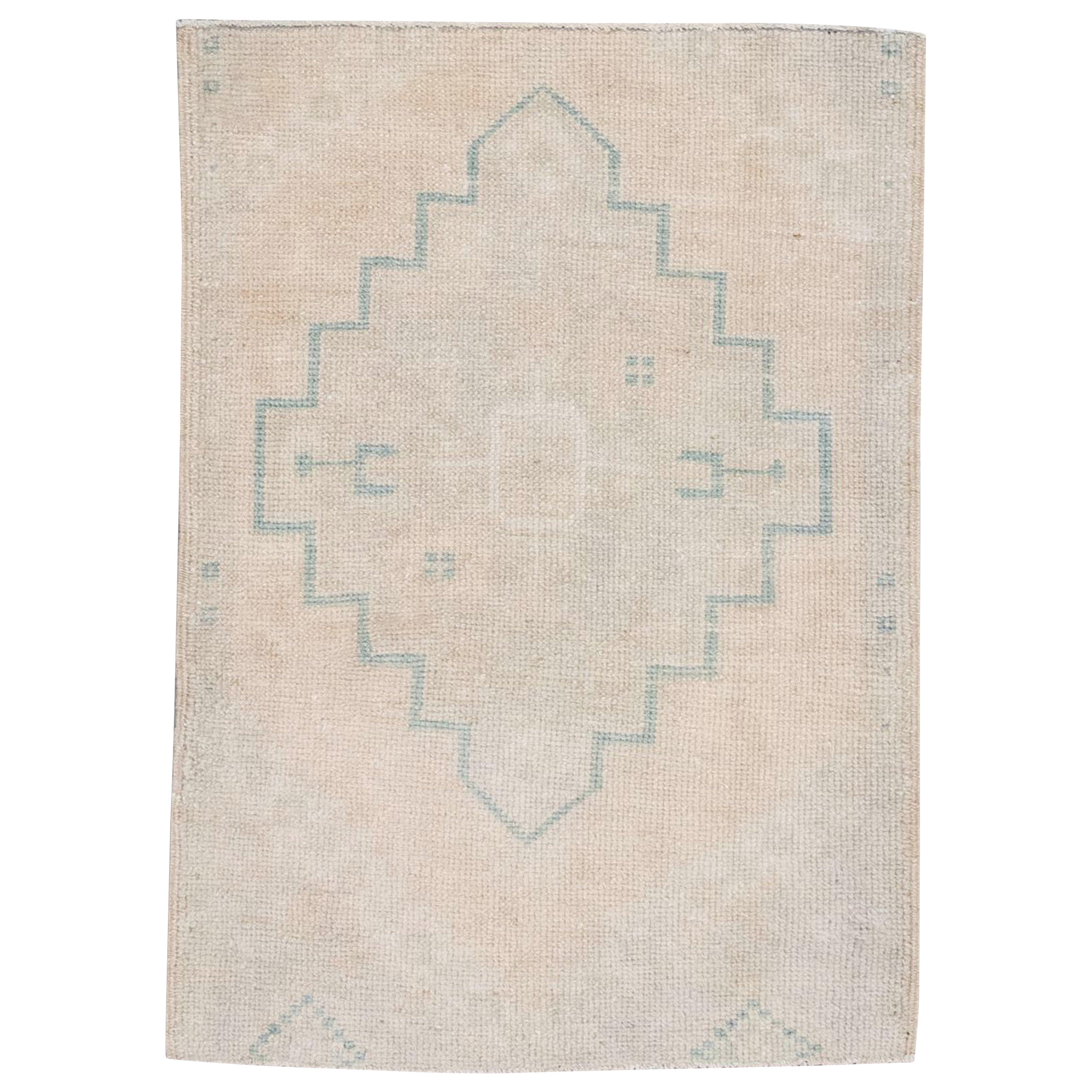 Orientalischer handgeknüpfter türkischer Miniteppich 1'10" x 2'6" #32
