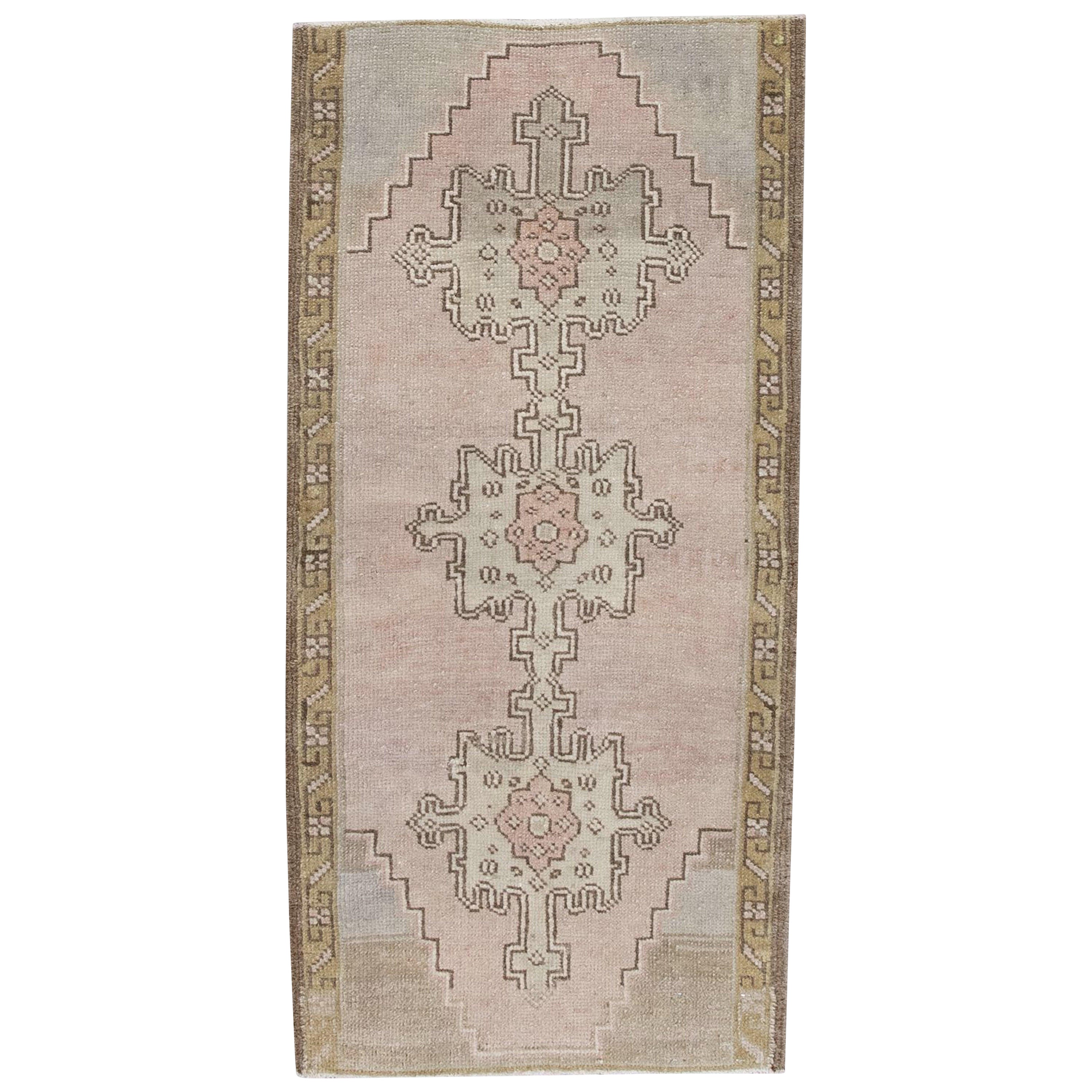 Orientalischer handgeknüpfter türkischer Miniteppich 1'6" x 3'2" #11