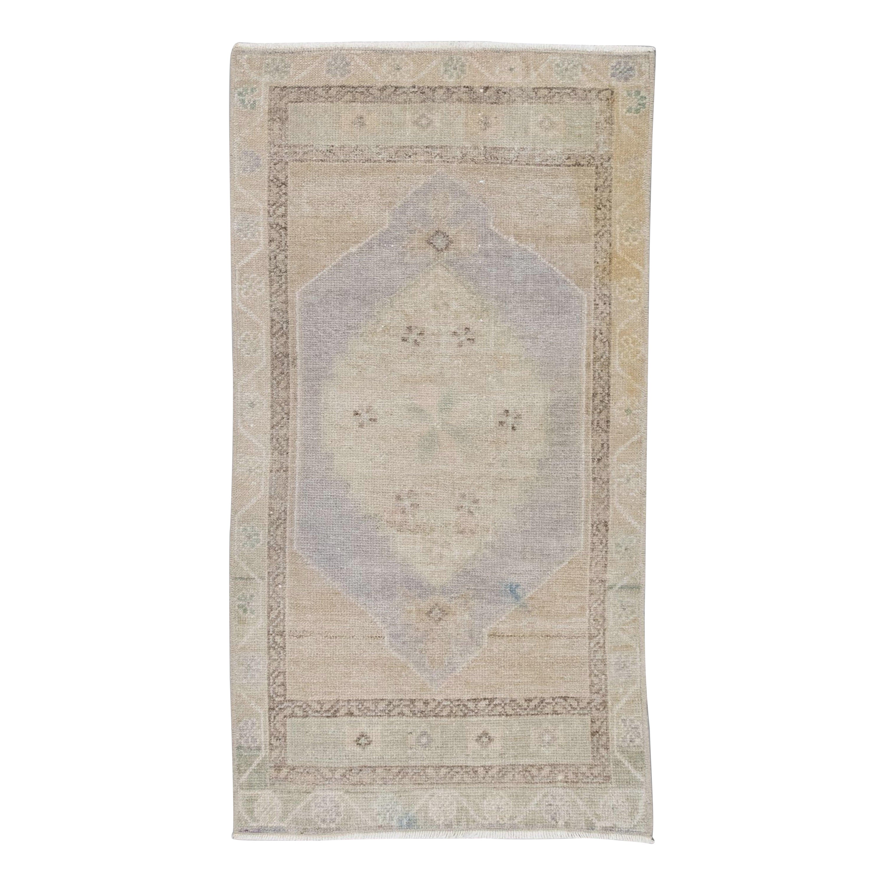Orientalischer handgeknüpfter türkischer Miniteppich 1'9" x 3'2" #73