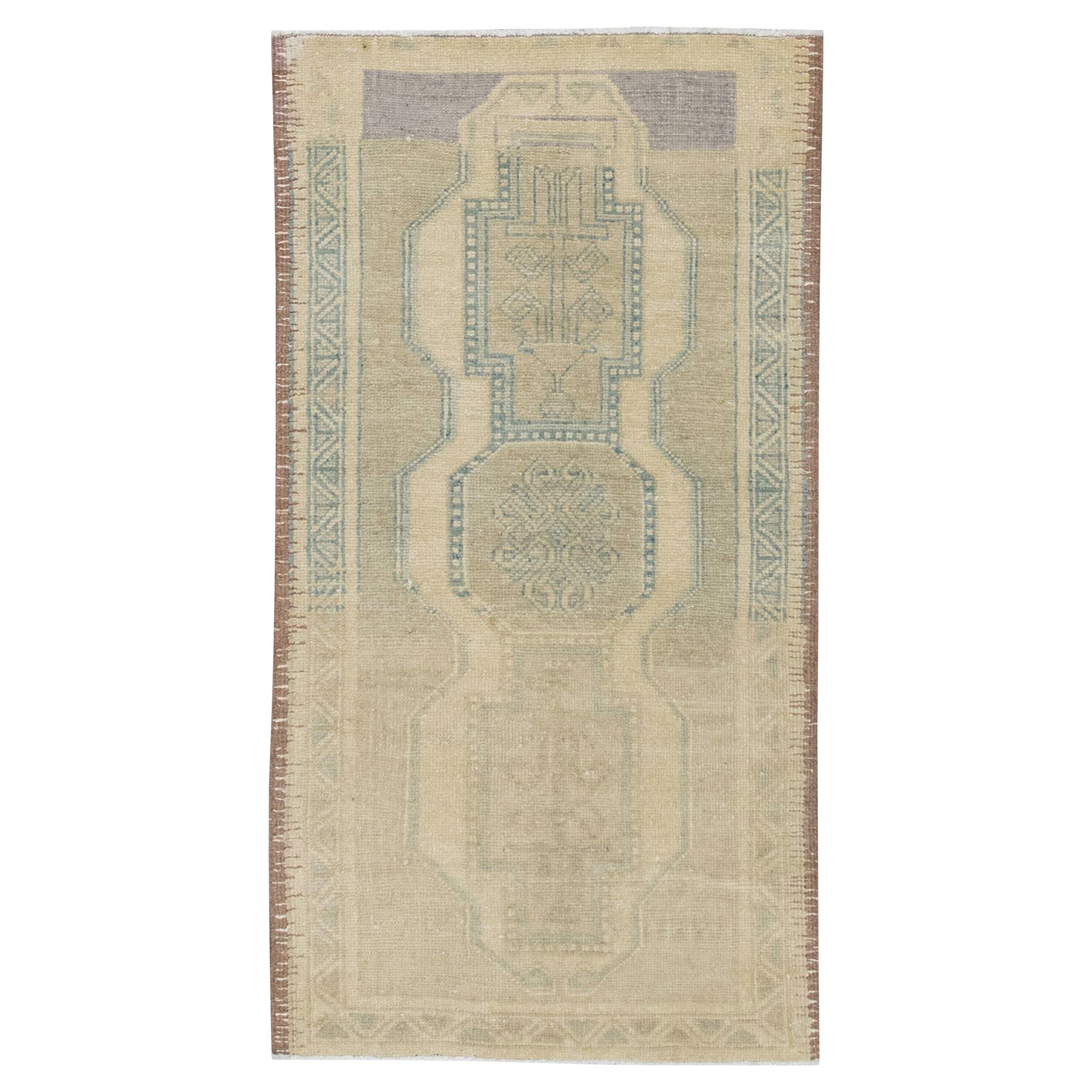 Orientalischer handgeknüpfter türkischer Miniteppich 1'9" x 3'4" #95