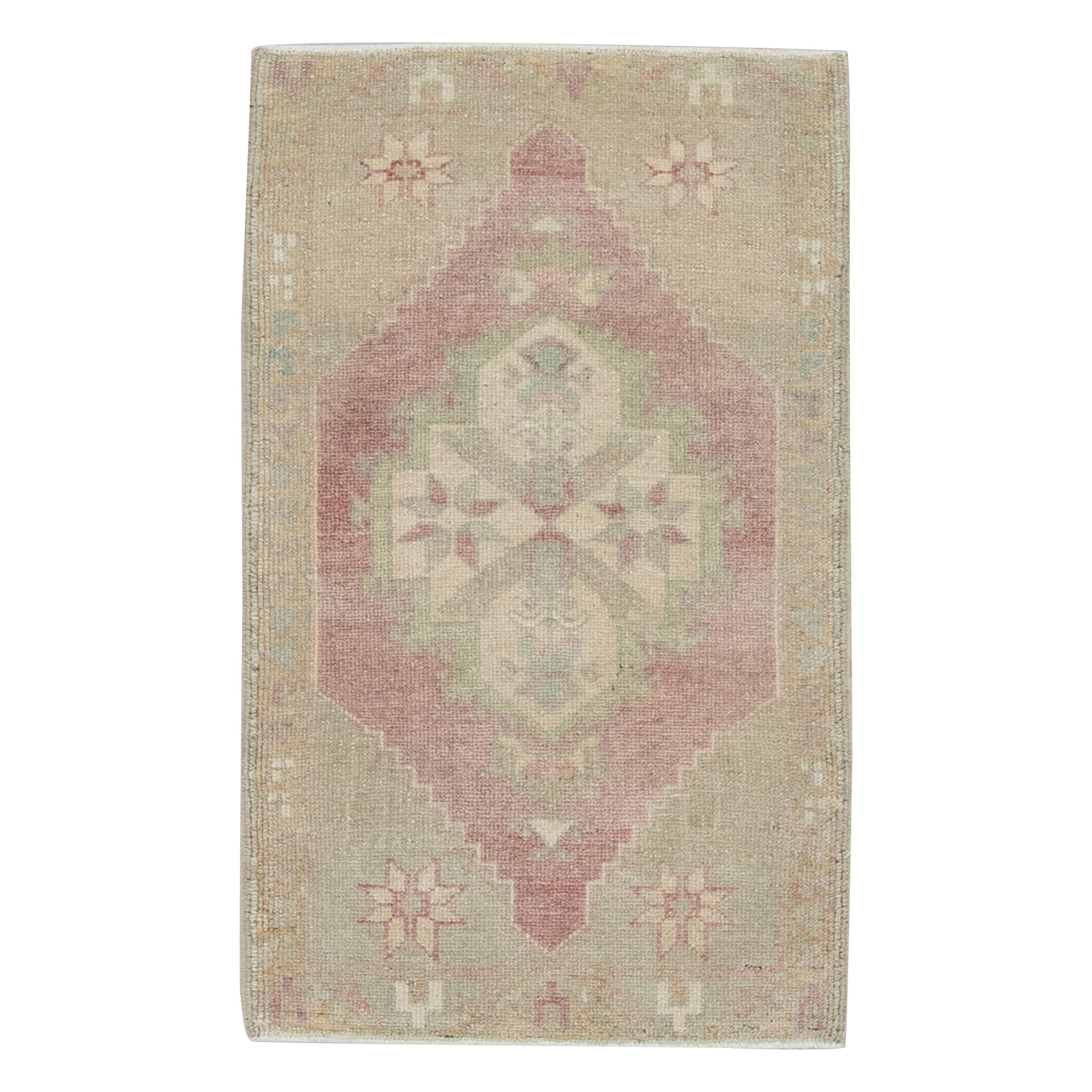 Orientalischer handgeknüpfter türkischer Vintage-Miniteppich 1'10" x 2'11" #8277