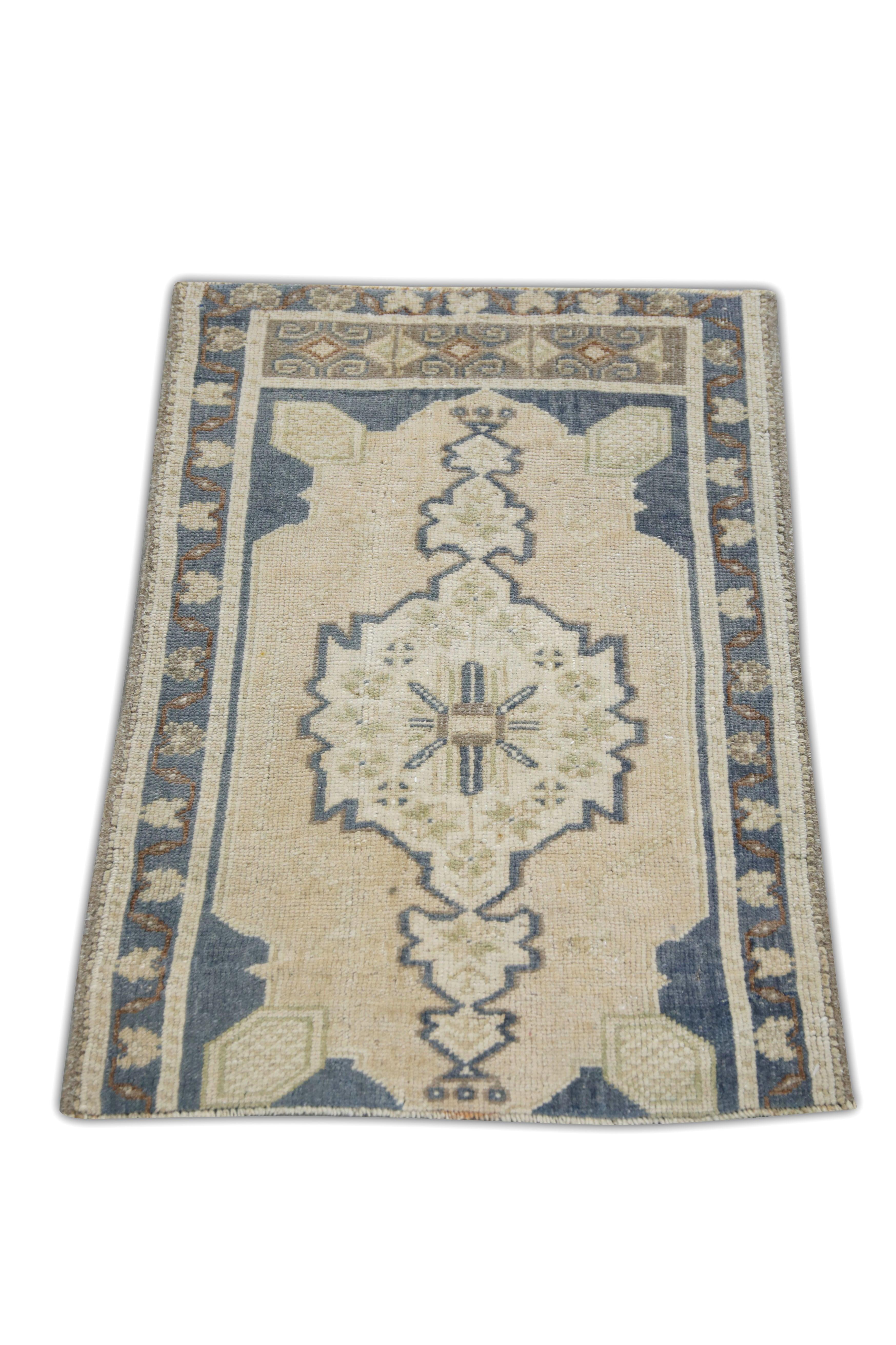 Orientalischer handgeknüpfter türkischer Vintage-Miniteppich 1'10