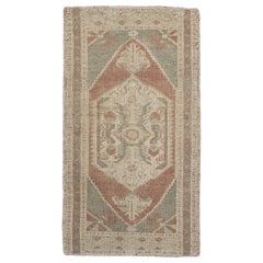 Orientalischer handgeknüpfter türkischer Vintage-Miniteppich 1'10" x 3'3" #10720