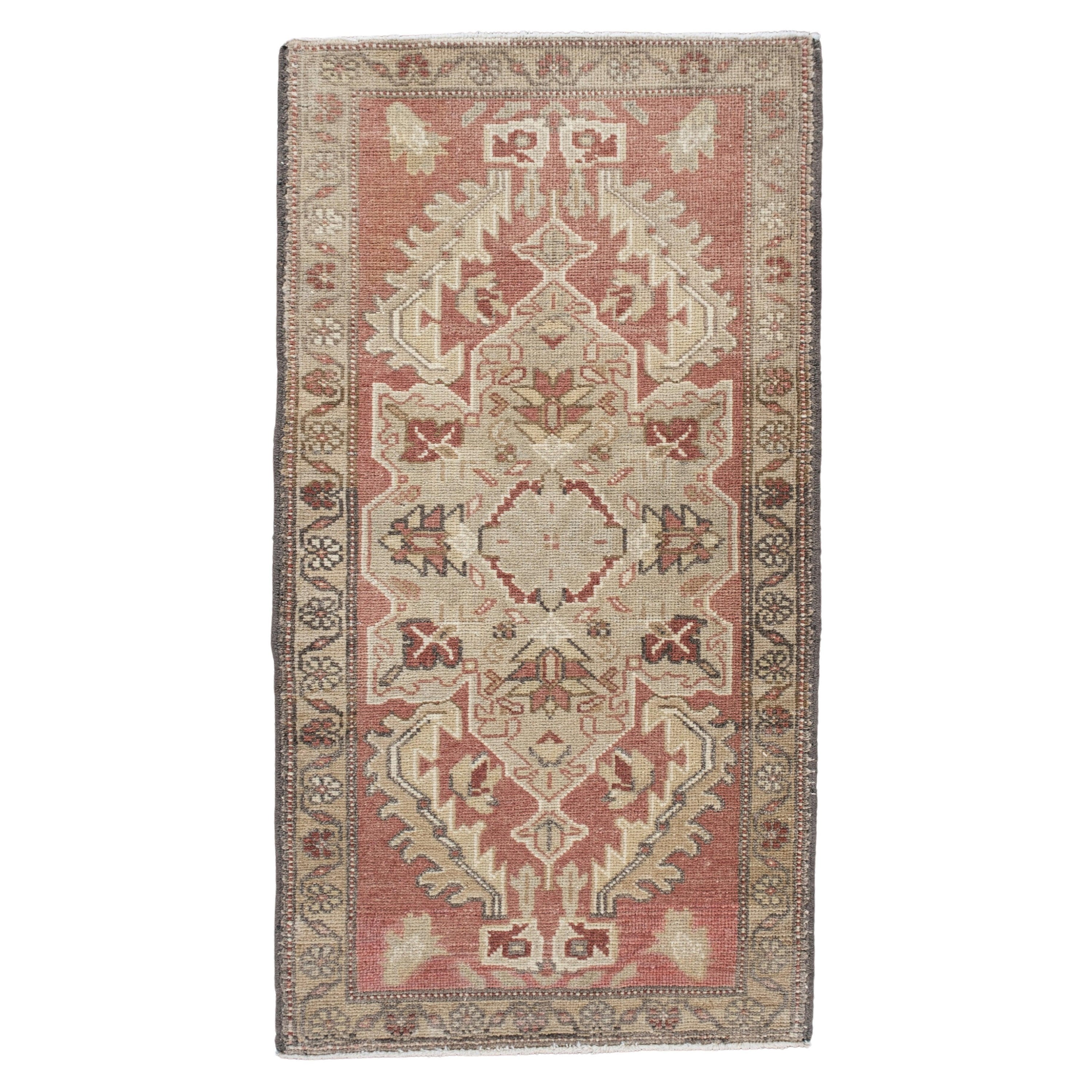 Orientalischer handgeknüpfter türkischer Vintage-Miniteppich 1'10" x 3'4" #10670