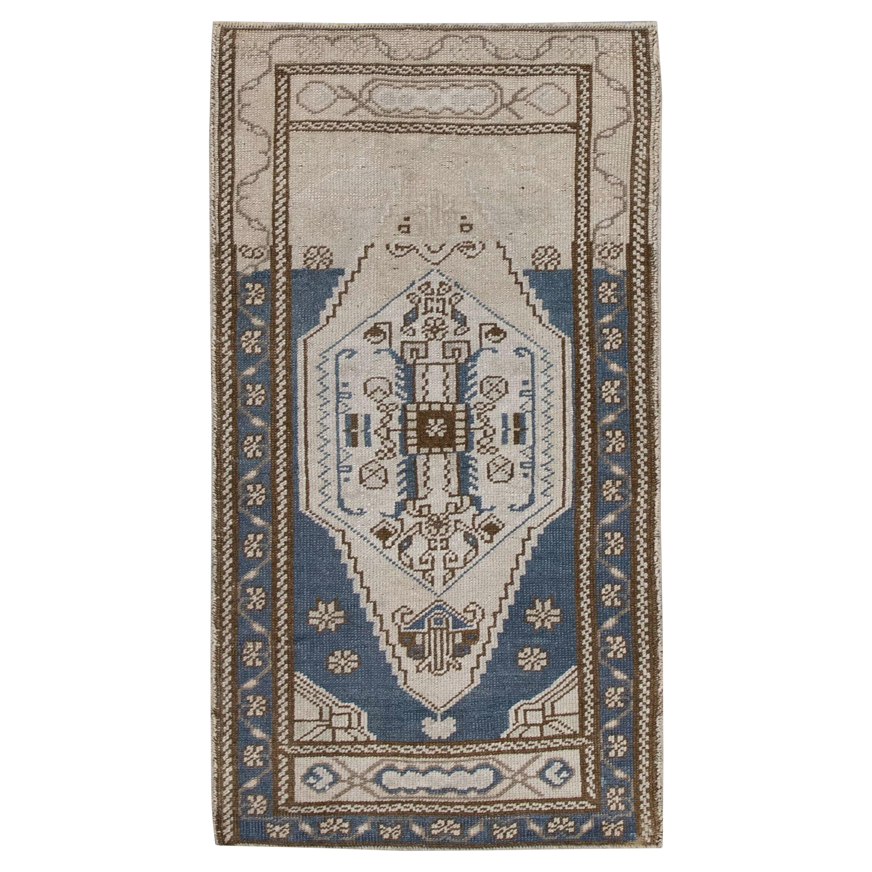 Orientalischer handgeknüpfter türkischer Vintage-Miniteppich 1'10" x 3'4" #15