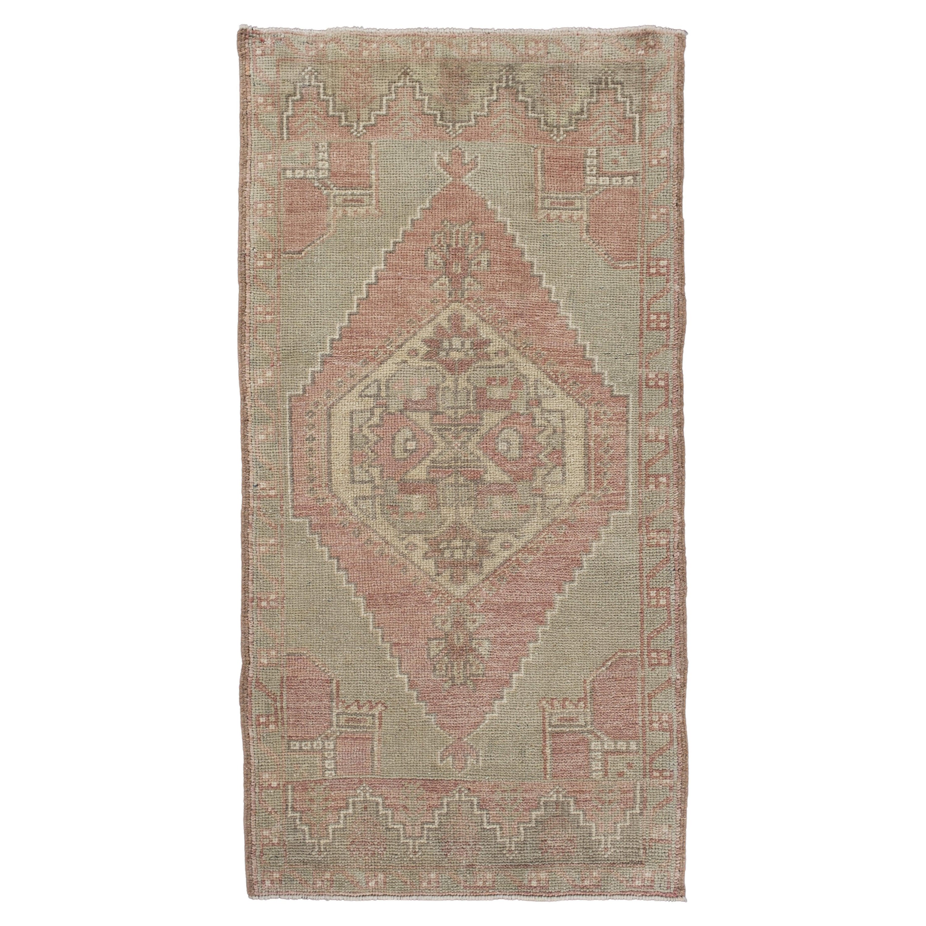 Orientalischer handgeknüpfter türkischer Vintage-Miniteppich 1'10" x 3'7" #10386