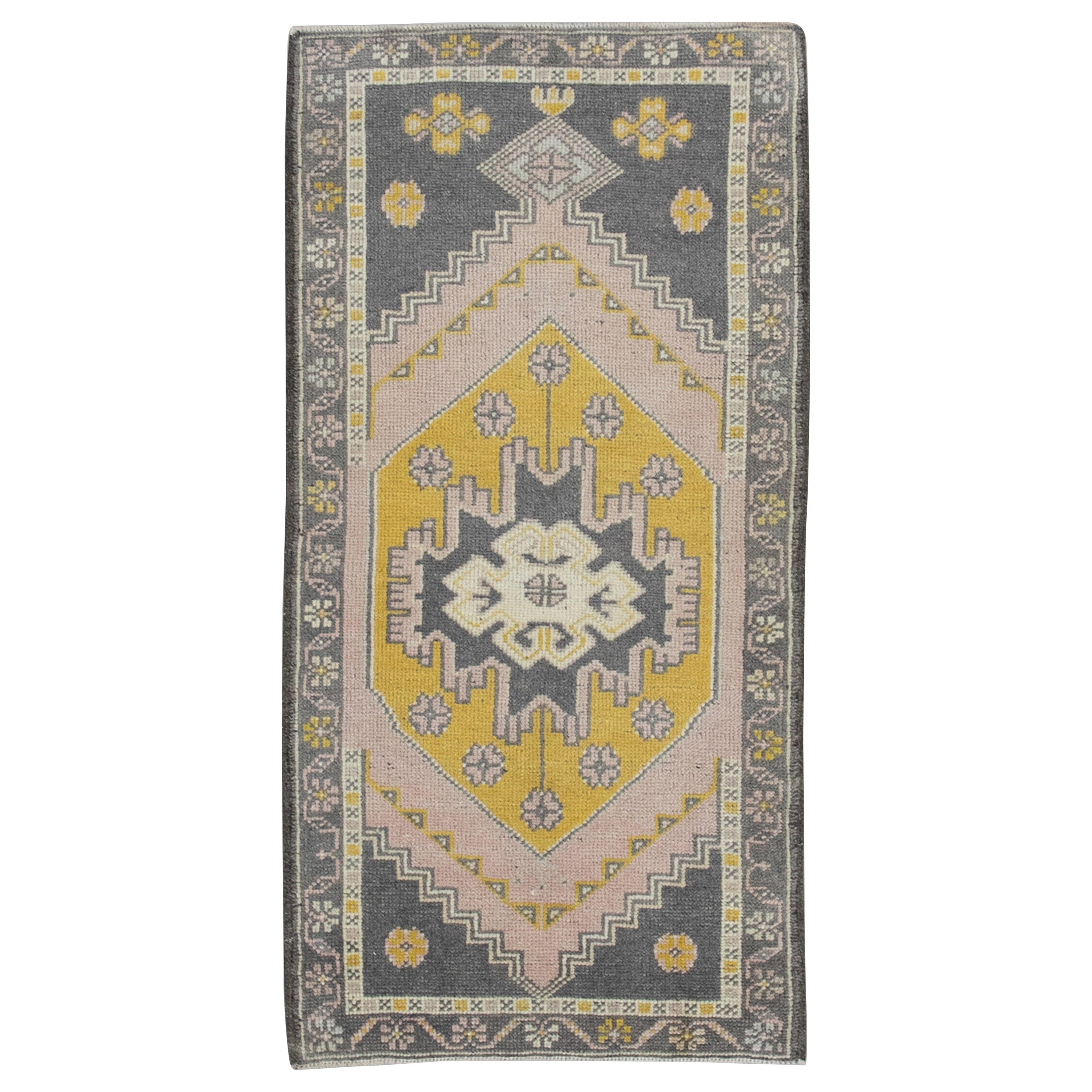 Mini Alfombra Turca Vintage Oriental Anudada a Mano 1'10" x 3'7" #8657