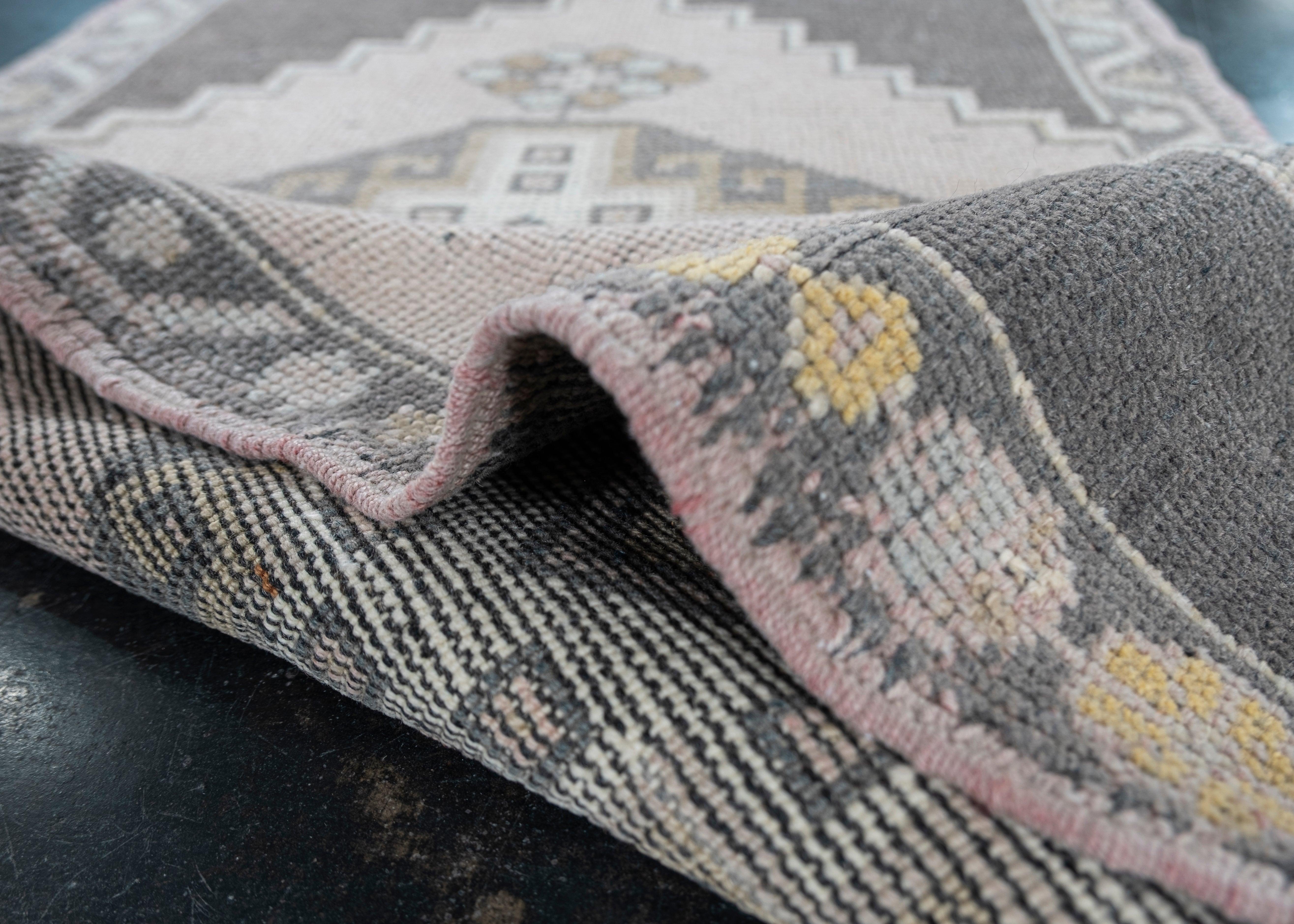 Mini Alfombra Turca Vintage Oriental Anudada a Mano 1'11