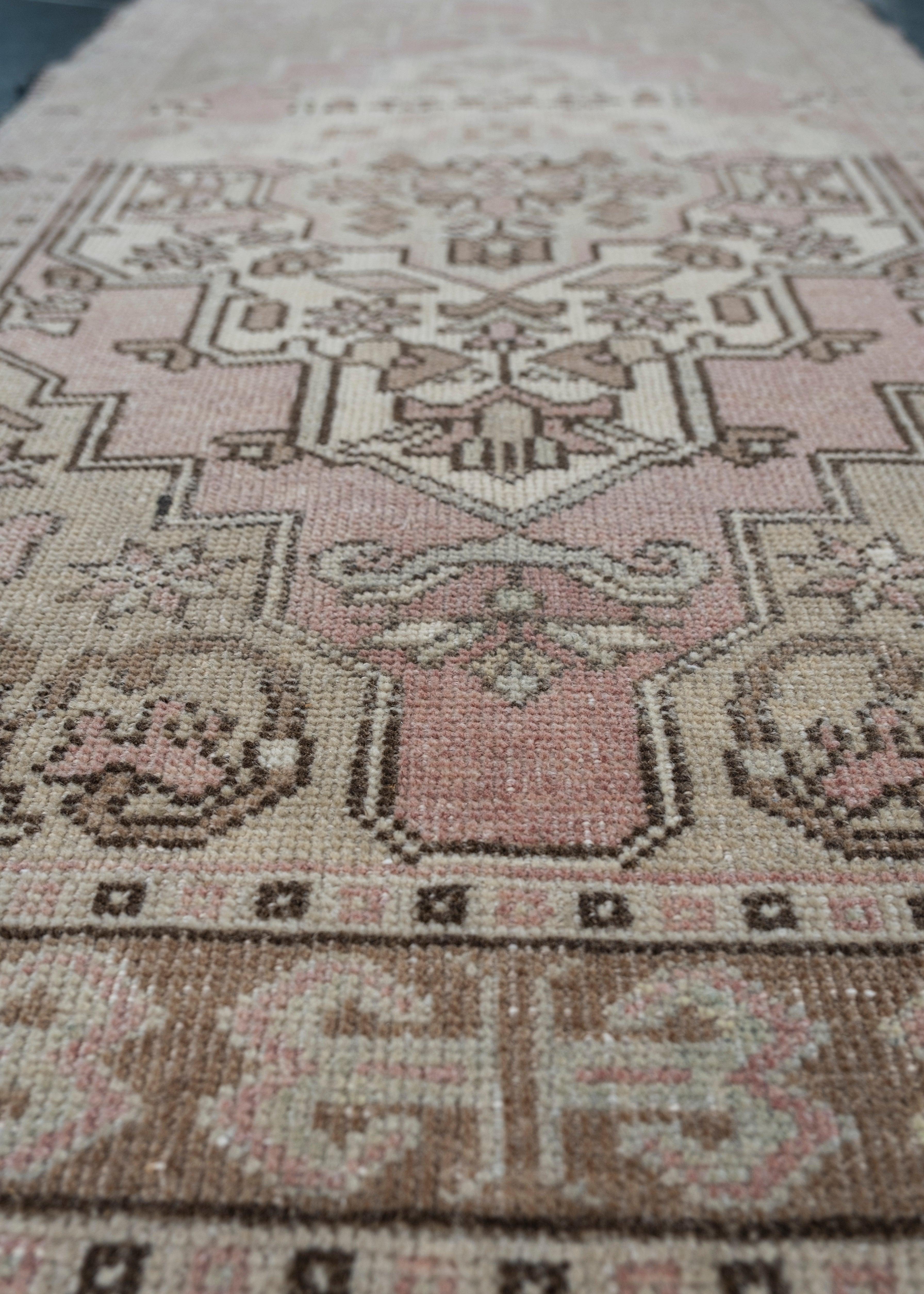 Orientalischer handgeknüpfter türkischer Vintage-Miniteppich 1'11