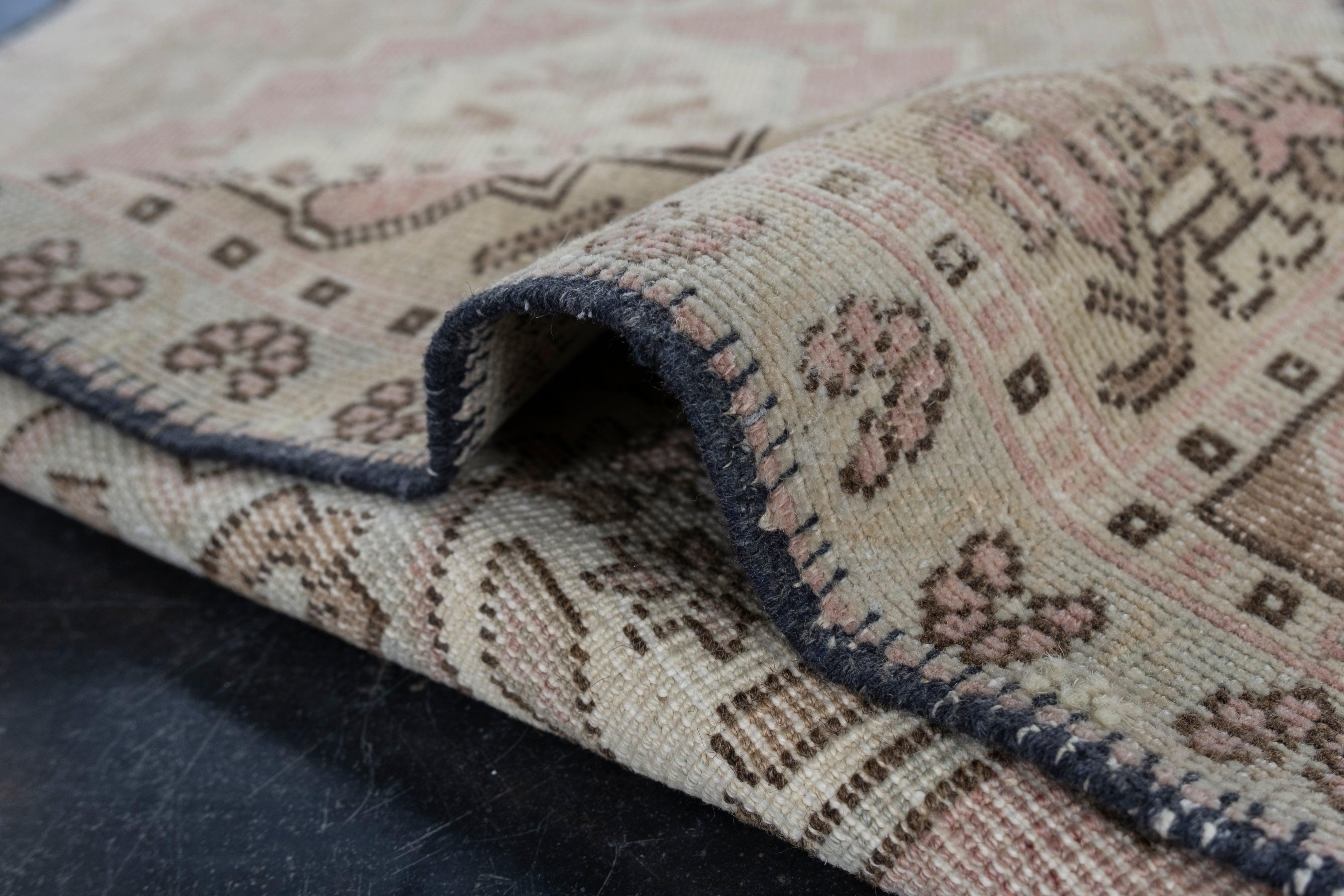 Orientalischer handgeknüpfter türkischer Vintage-Miniteppich 1'11