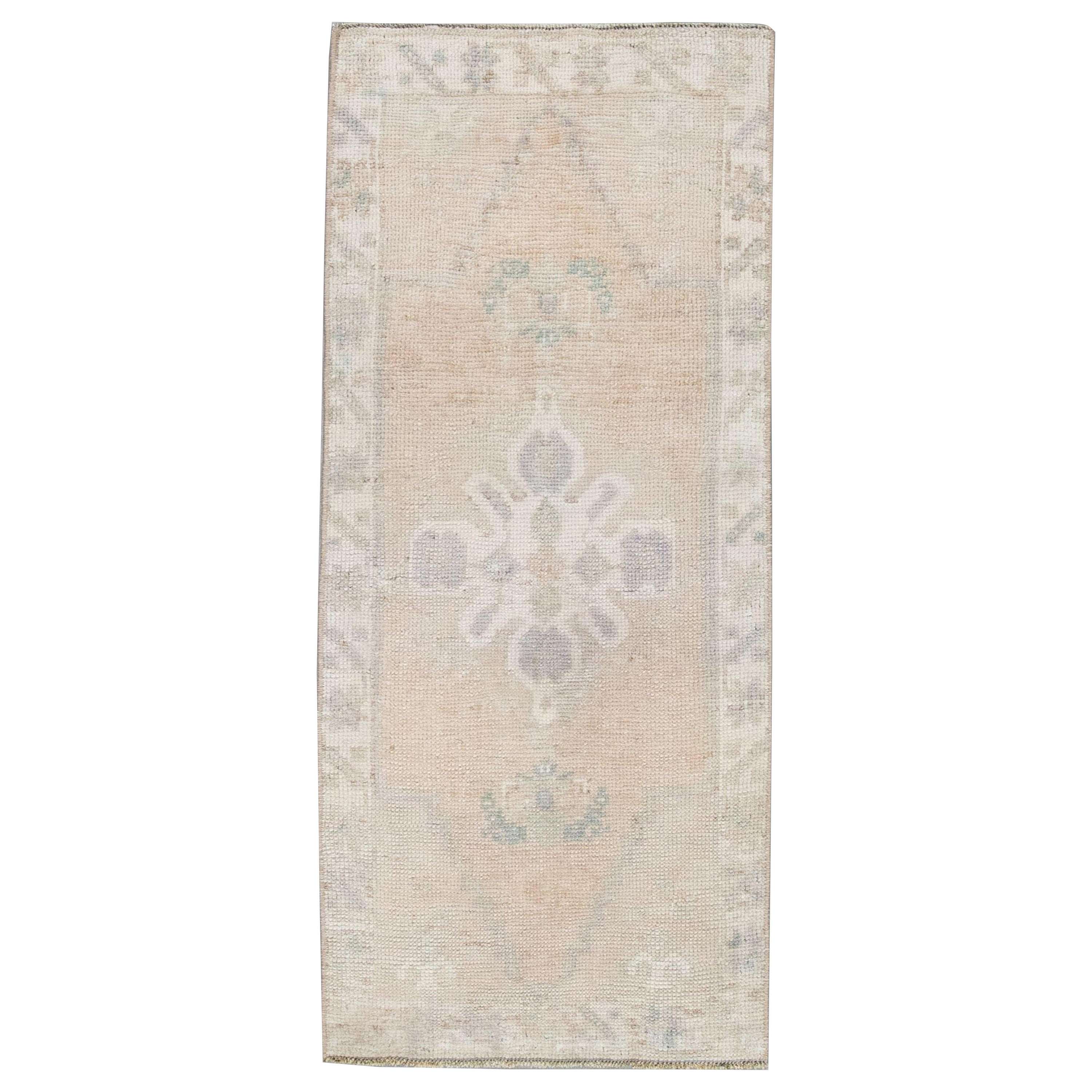 Orientalischer handgeknüpfter türkischer Vintage-Miniteppich 1'4" x 3'1" #24