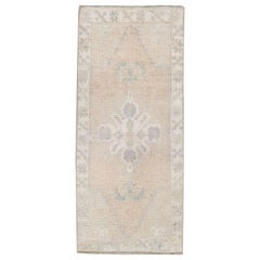 Orientalischer handgeknüpfter türkischer Vintage-Miniteppich 1'4" x 3'1" #24