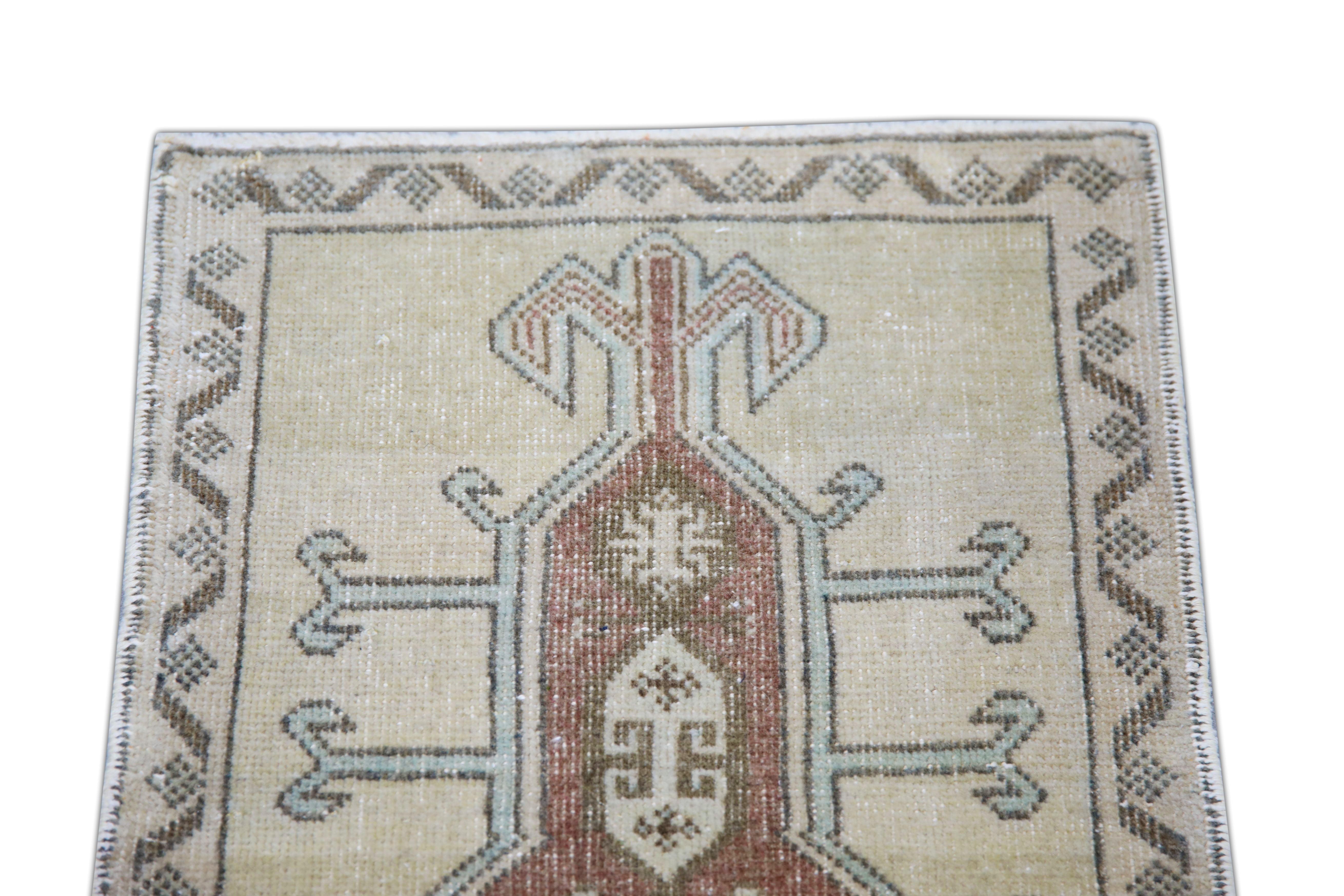 Oriental Hand Knotted Vintage Turkish Mini Rug 1'5