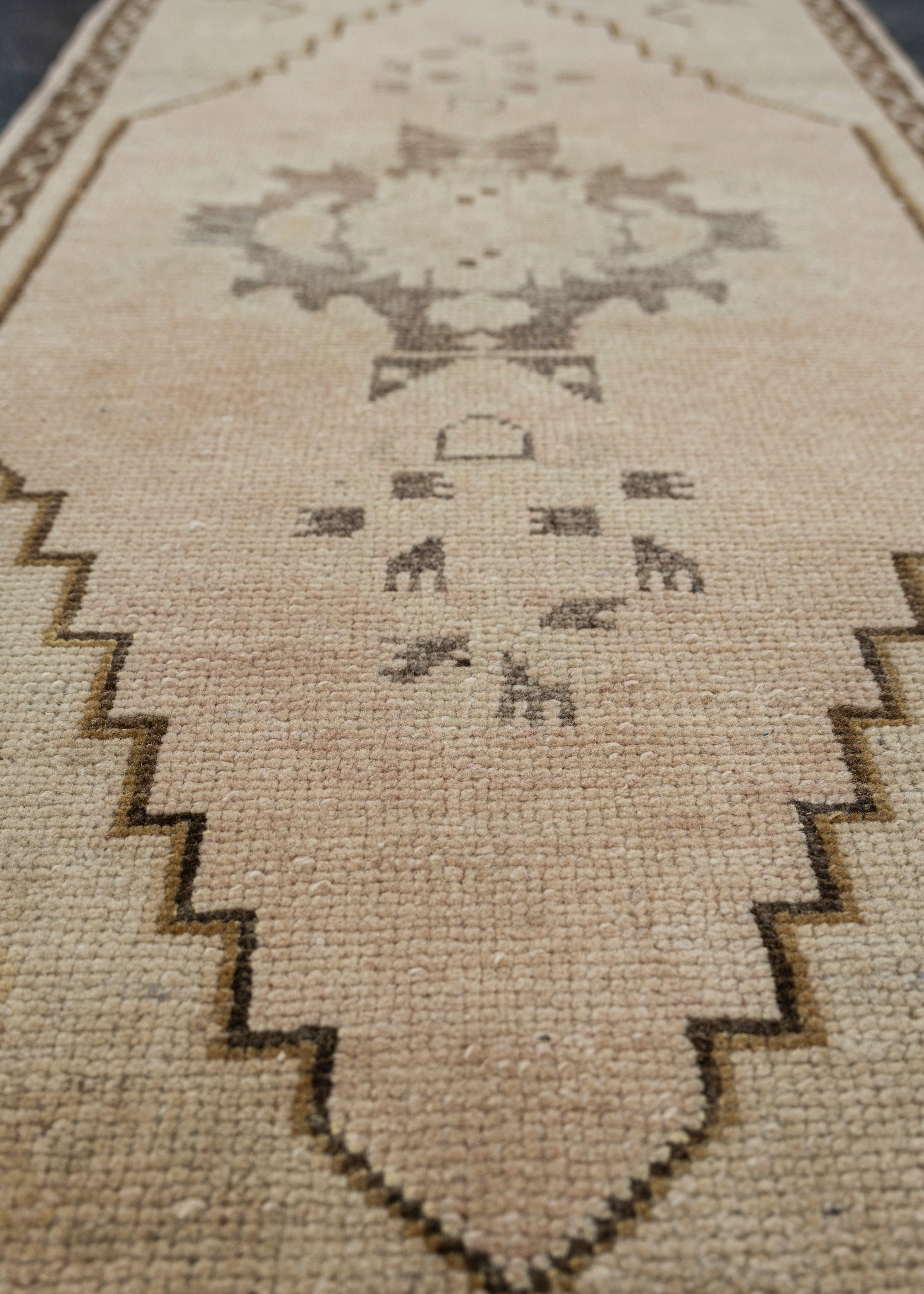 Orientalischer handgeknüpfter türkischer Vintage-Miniteppich 1'6