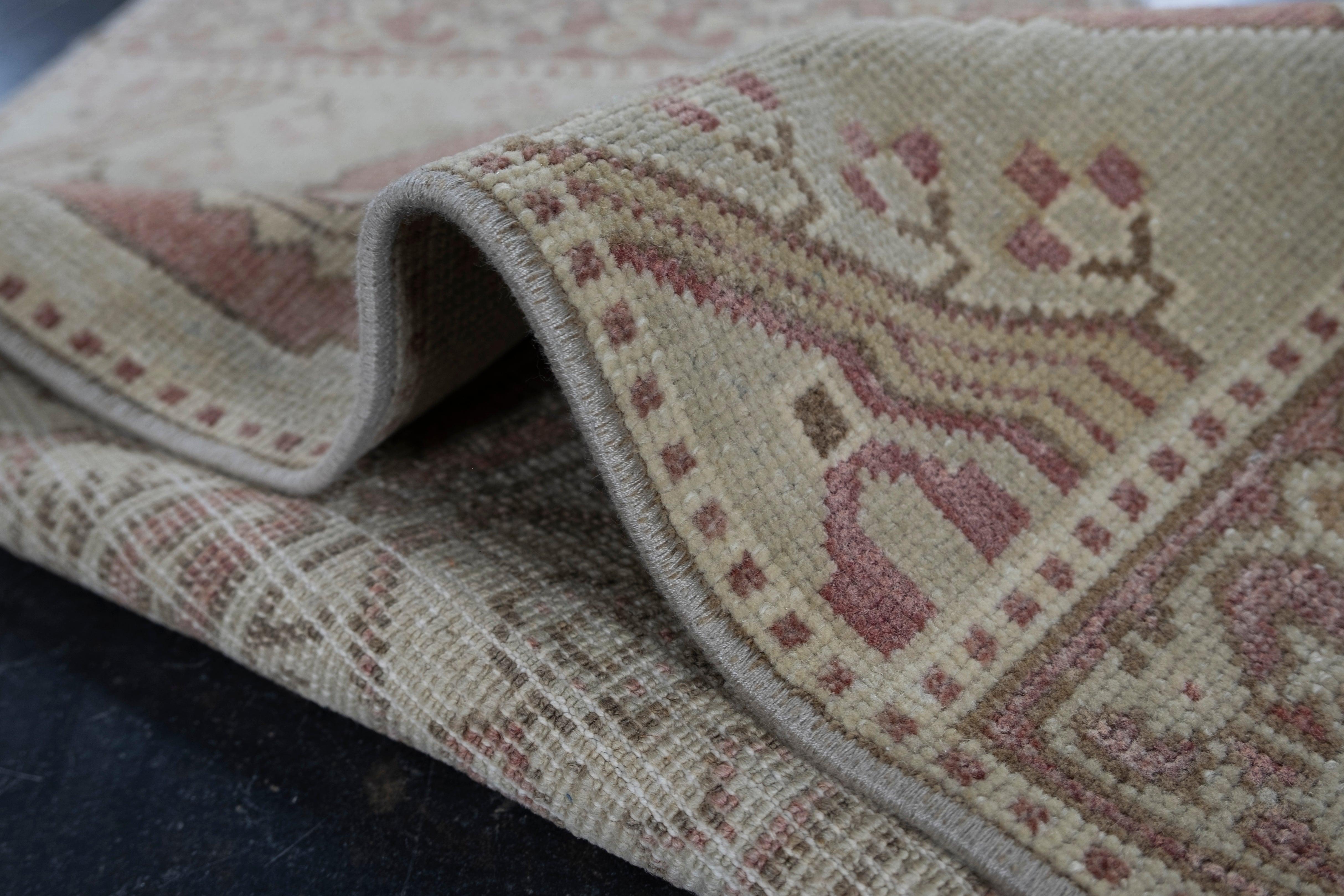 Mini tapis turc vintage noué à la main 1'6