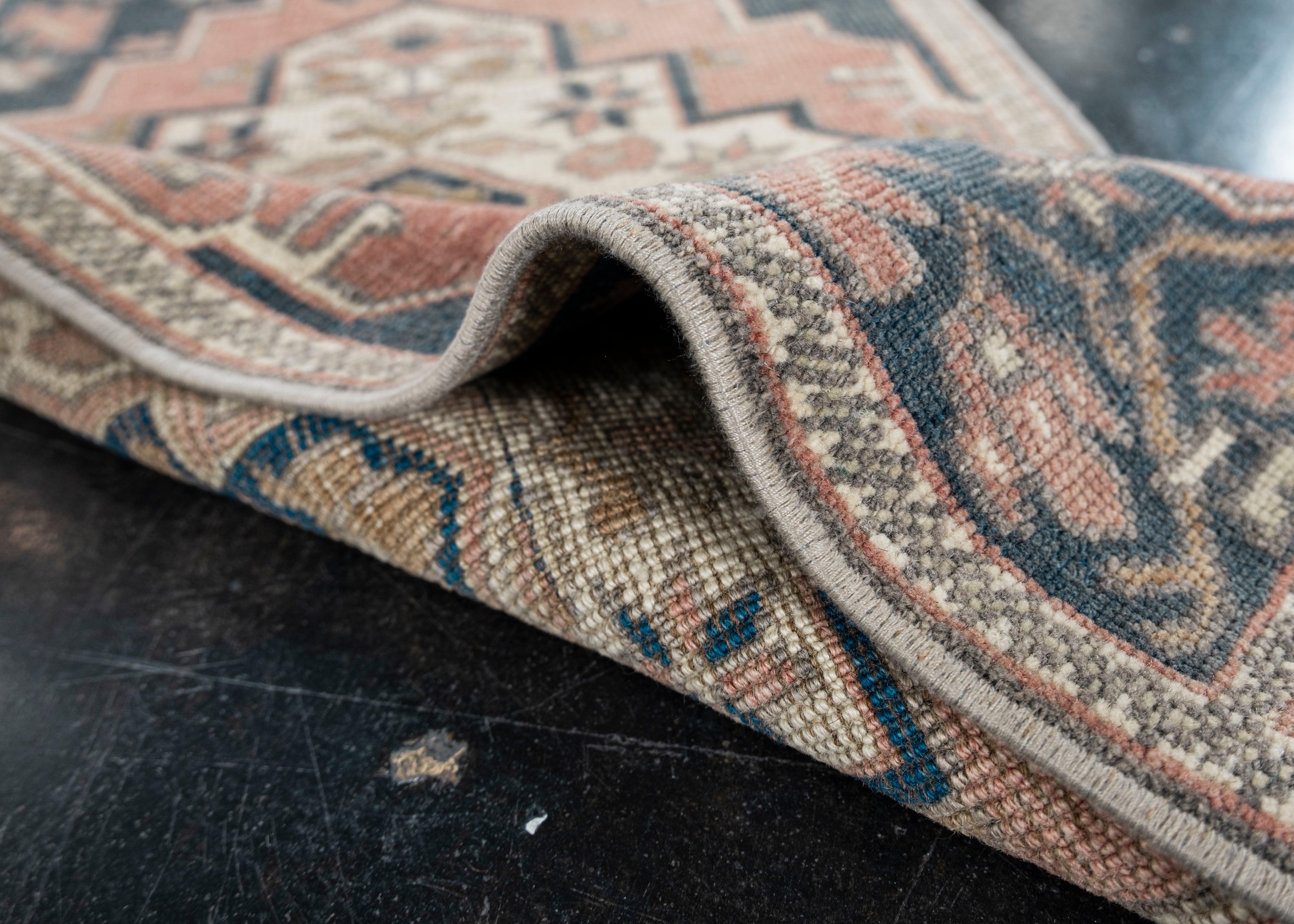 Orientalischer handgeknüpfter türkischer Vintage-Miniteppich 1'6