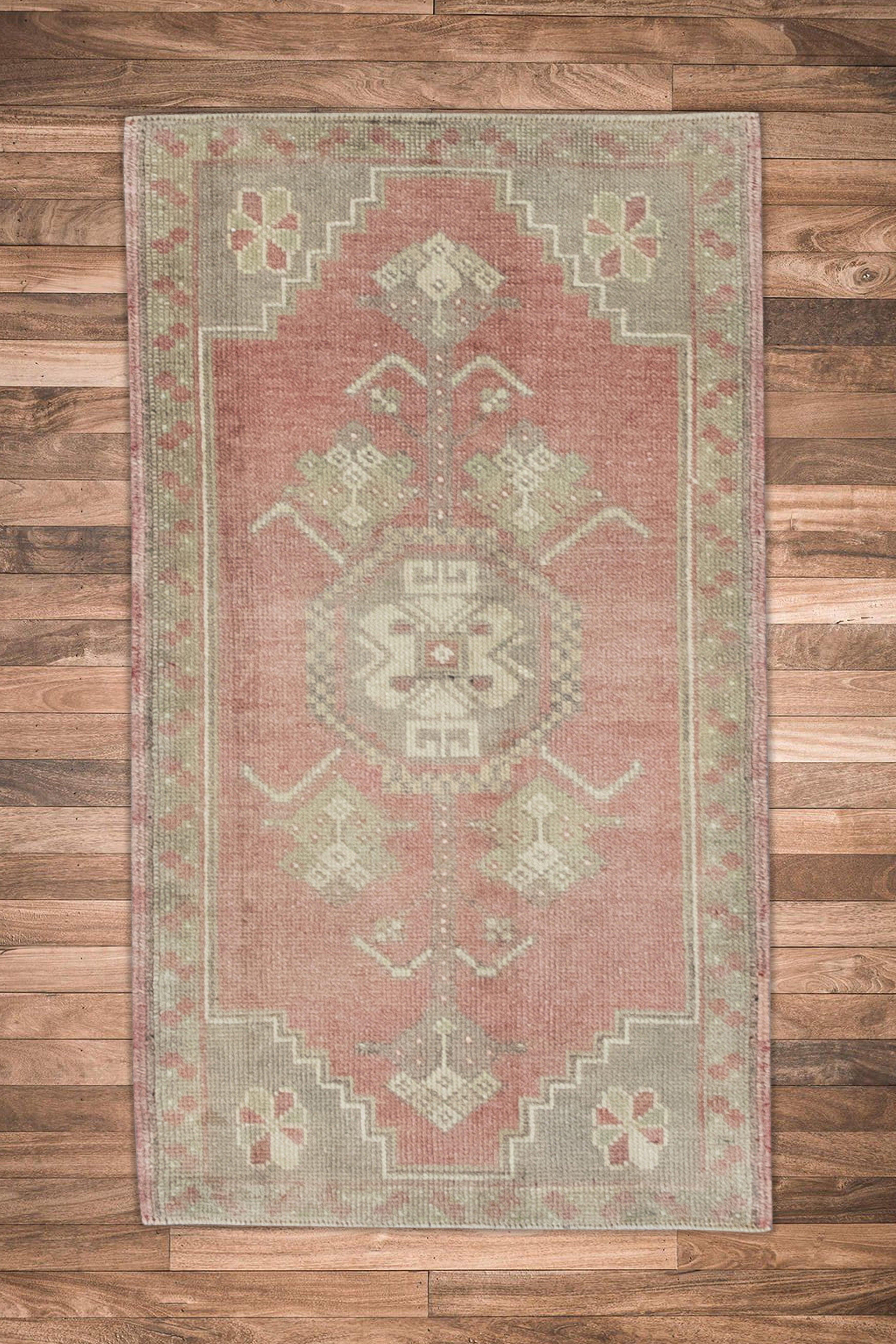 Oriental Hand Knotted Vintage Turkish Mini Rug 1'7