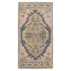 Orientalischer handgeknüpfter türkischer Vintage-Miniteppich 1'7" x 3' #10384