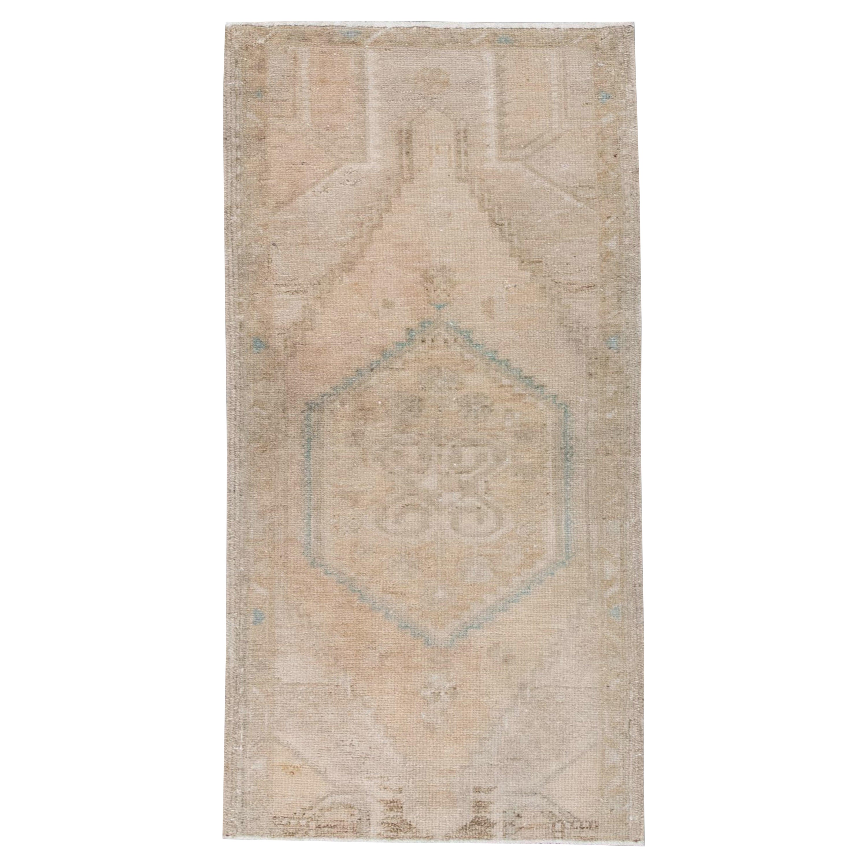 Orientalischer handgeknüpfter türkischer Vintage-Miniteppich 1'7" x 3'1" #110