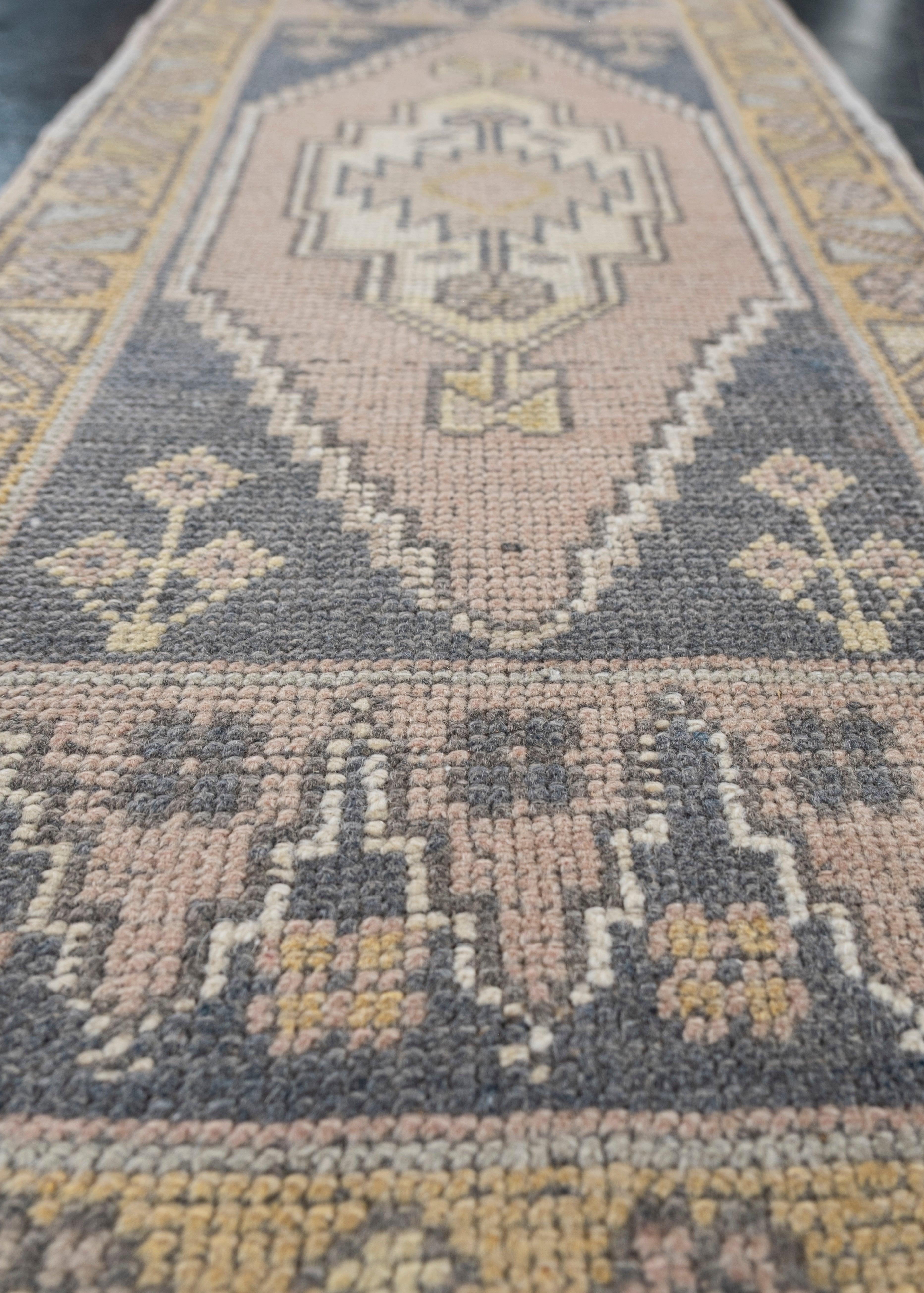 Mini Alfombra Turca Vintage Oriental Anudada a Mano 1'7