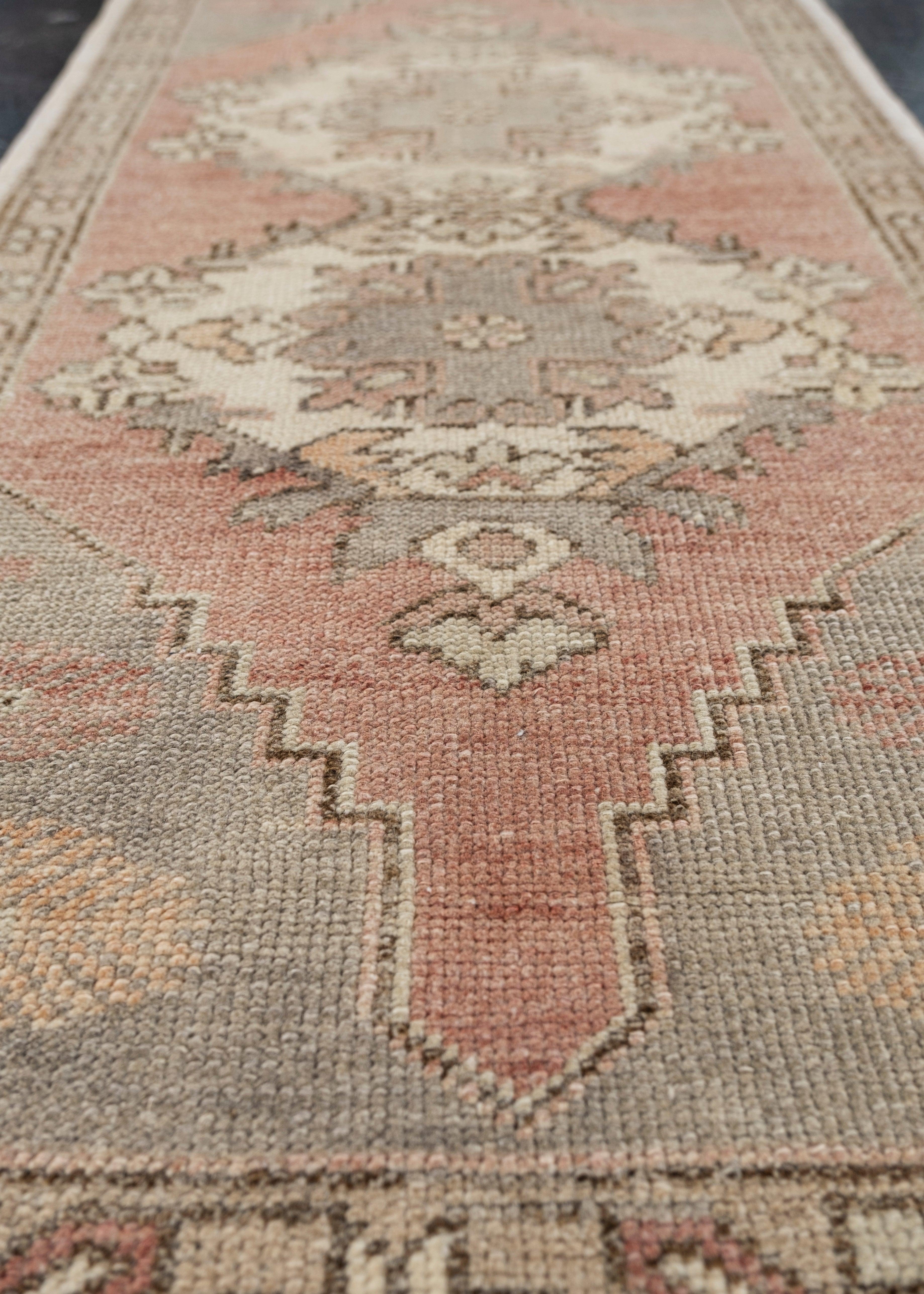 Orientalischer handgeknüpfter türkischer Vintage-Miniteppich 1'7