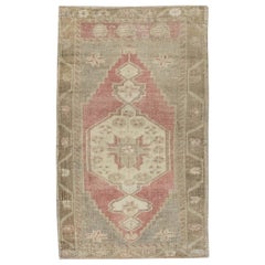 Orientalischer handgeknüpfter türkischer Vintage-Miniteppich 1'8" x 2'11" #8593