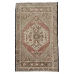 Orientalischer handgeknüpfter türkischer Vintage-Miniteppich 1'8" x 2'8" #10081