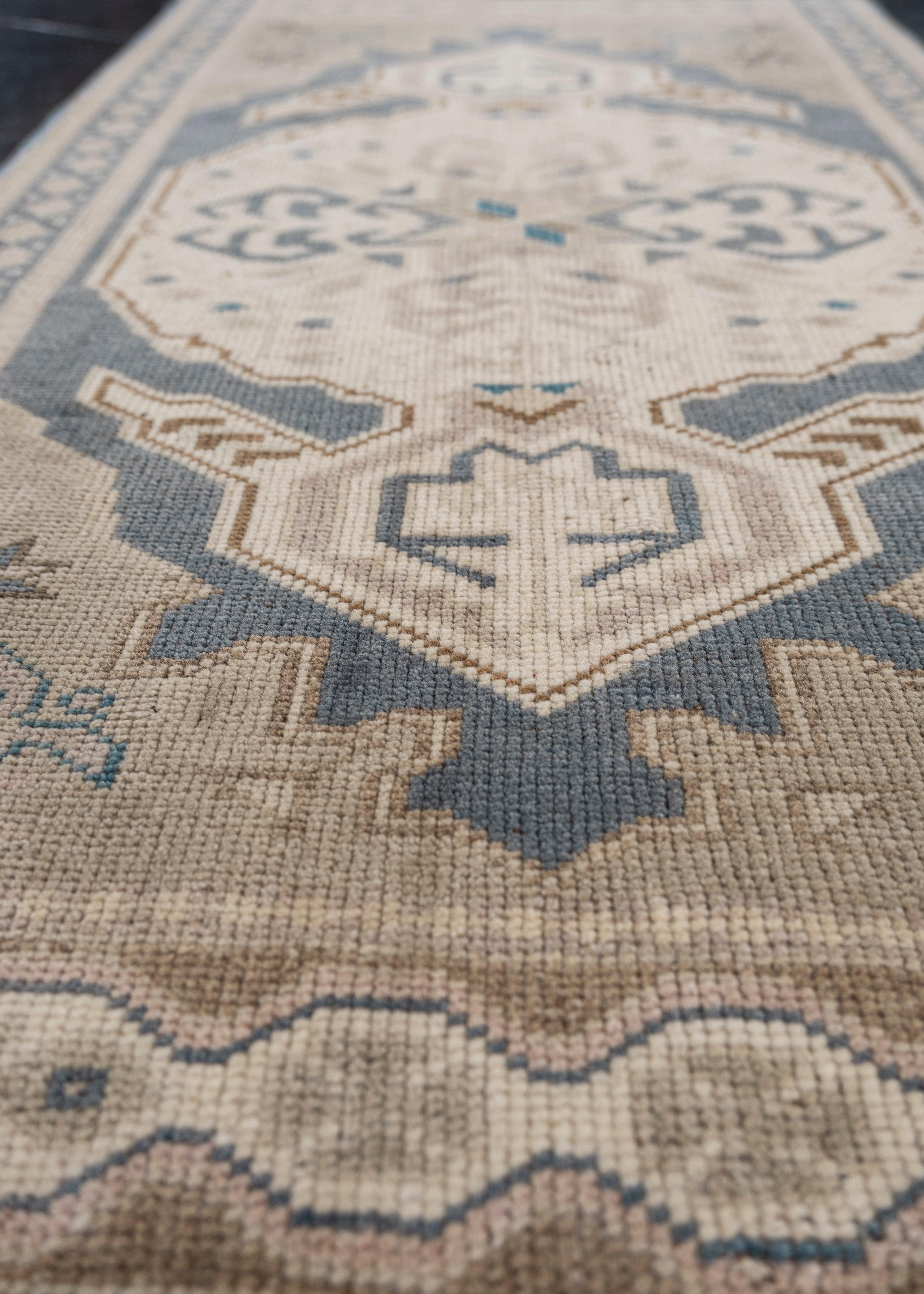 Orientalischer handgeknüpfter türkischer Vintage-Miniteppich 1'8