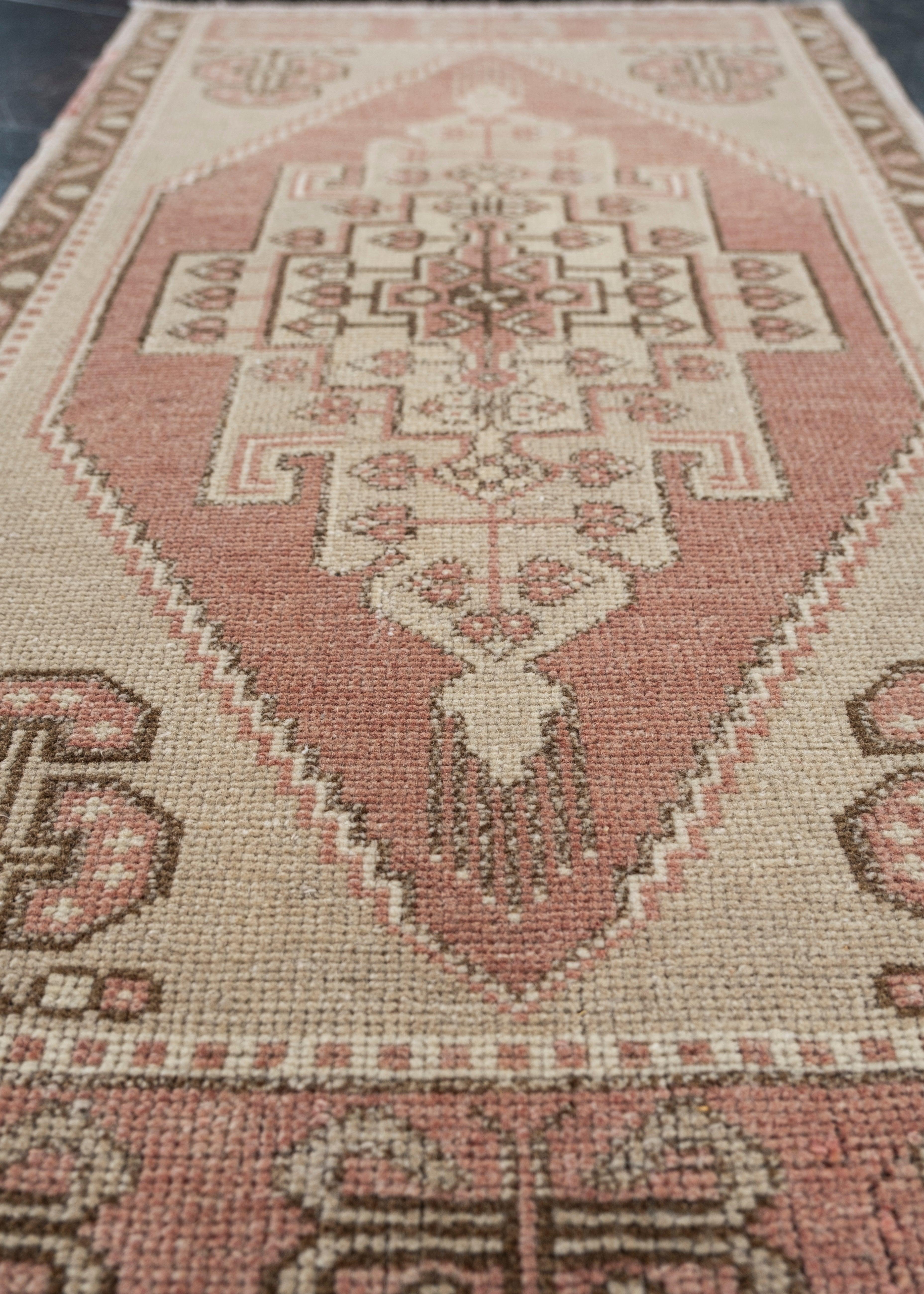 Orientalischer handgeknüpfter türkischer Vintage-Miniteppich 1'8