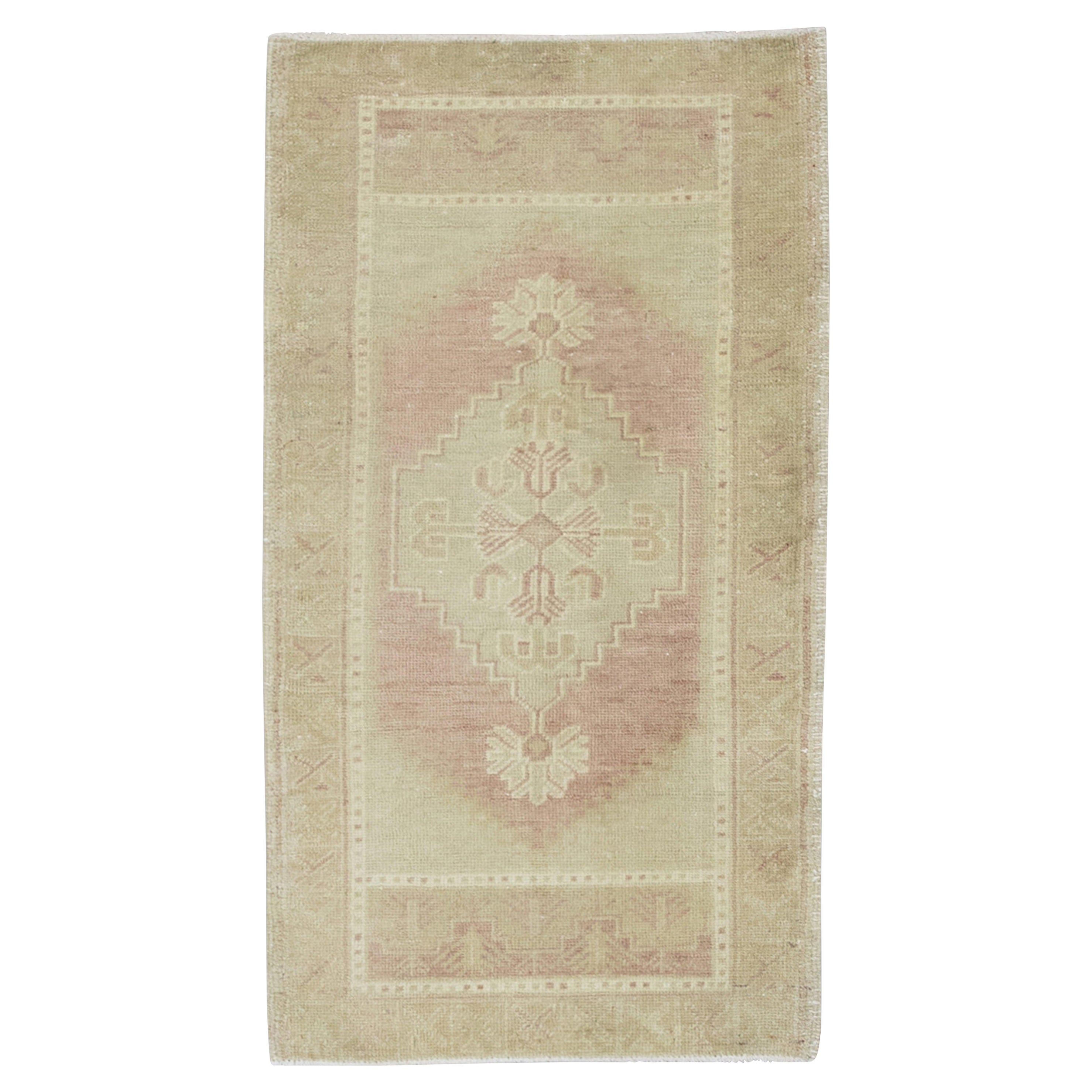 Orientalischer handgeknüpfter türkischer Vintage-Miniteppich 1'8" x 3'1" #8421