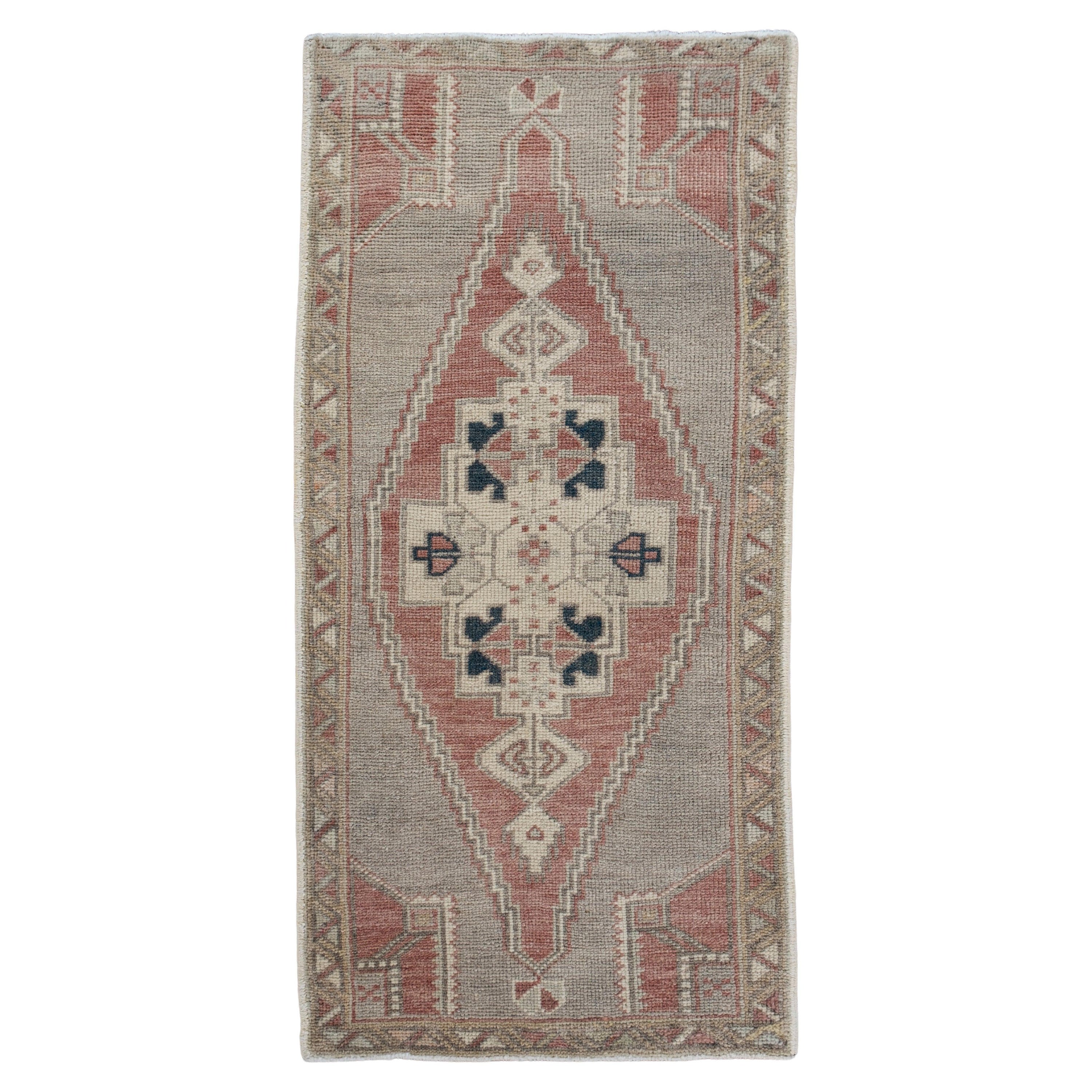 Orientalischer handgeknüpfter türkischer Vintage-Miniteppich 1'8" x 3'6" #10221