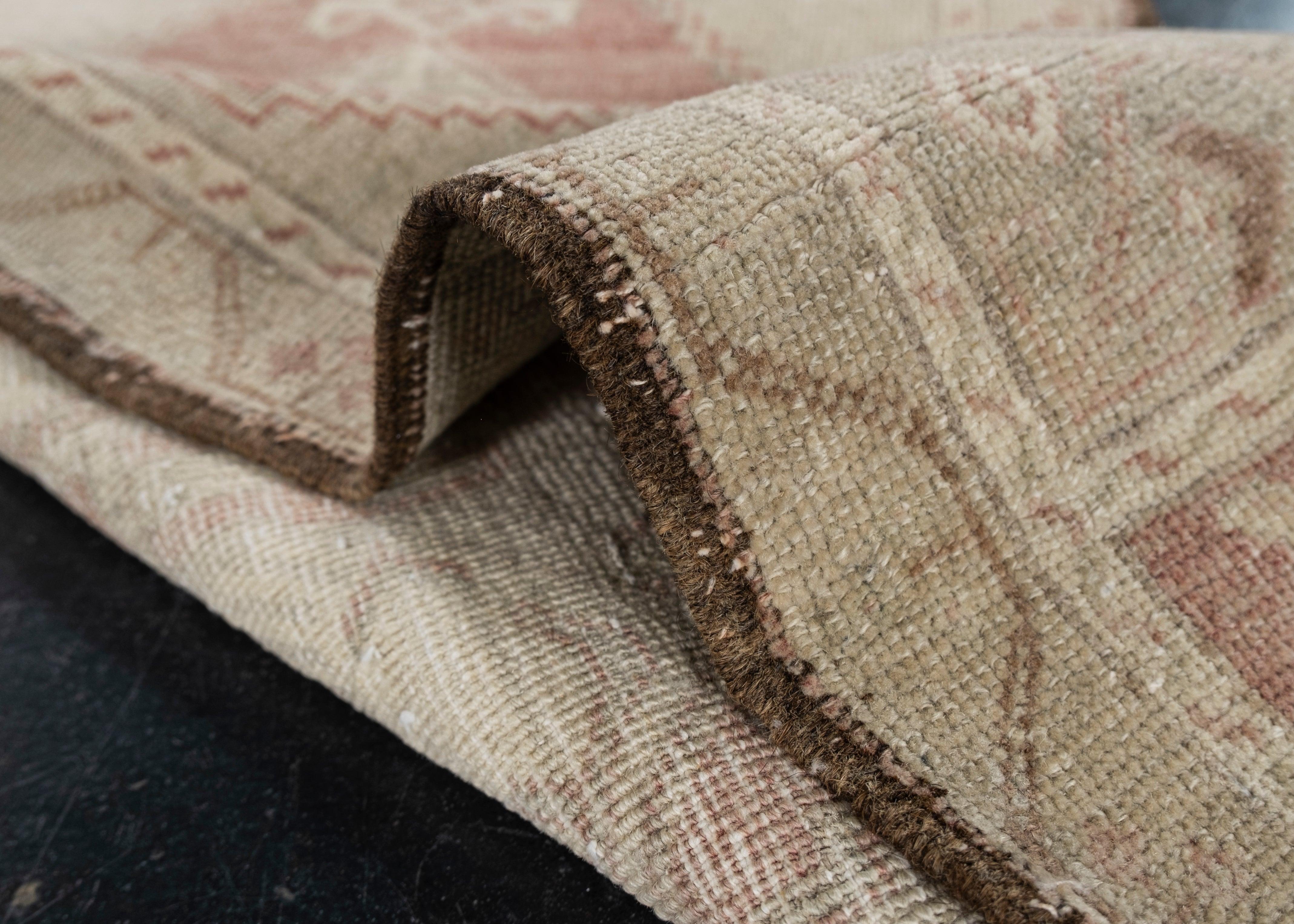 Mini tapis turc vintage noué à la main 1'8