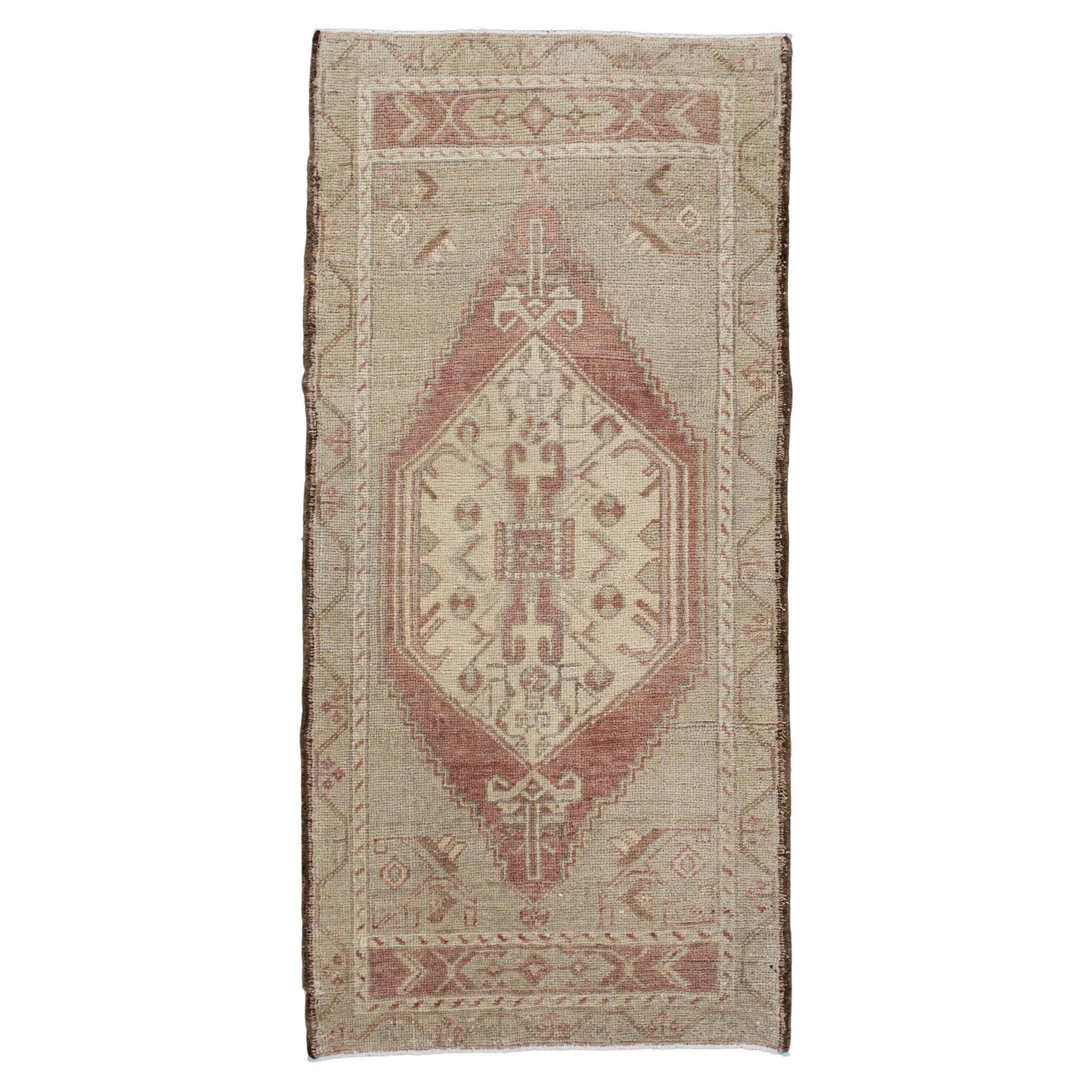 Orientalischer handgeknüpfter türkischer Vintage-Miniteppich 1'8" x 3'6" #10286