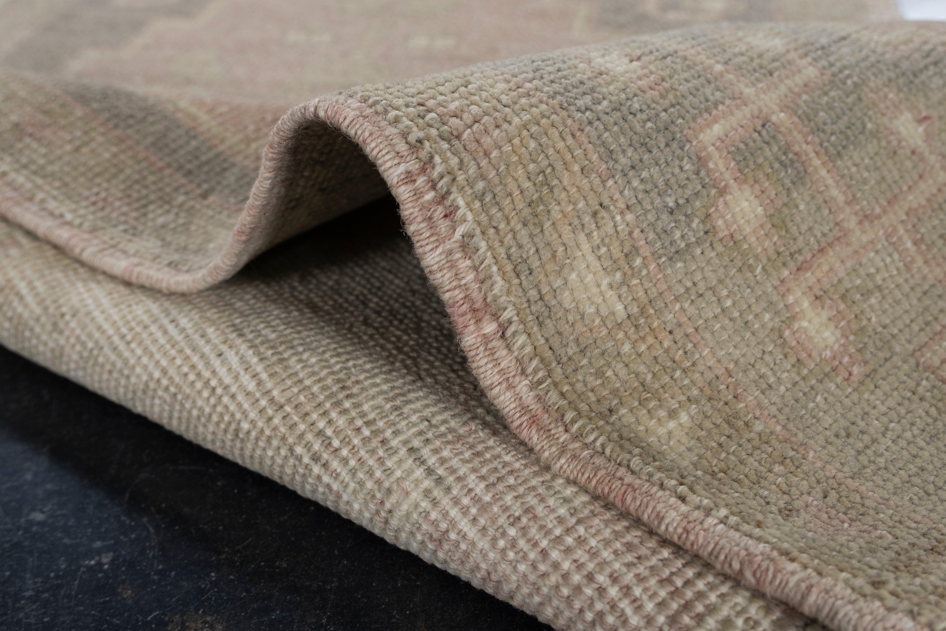 Mini tapis turc vintage noué à la main 1'8