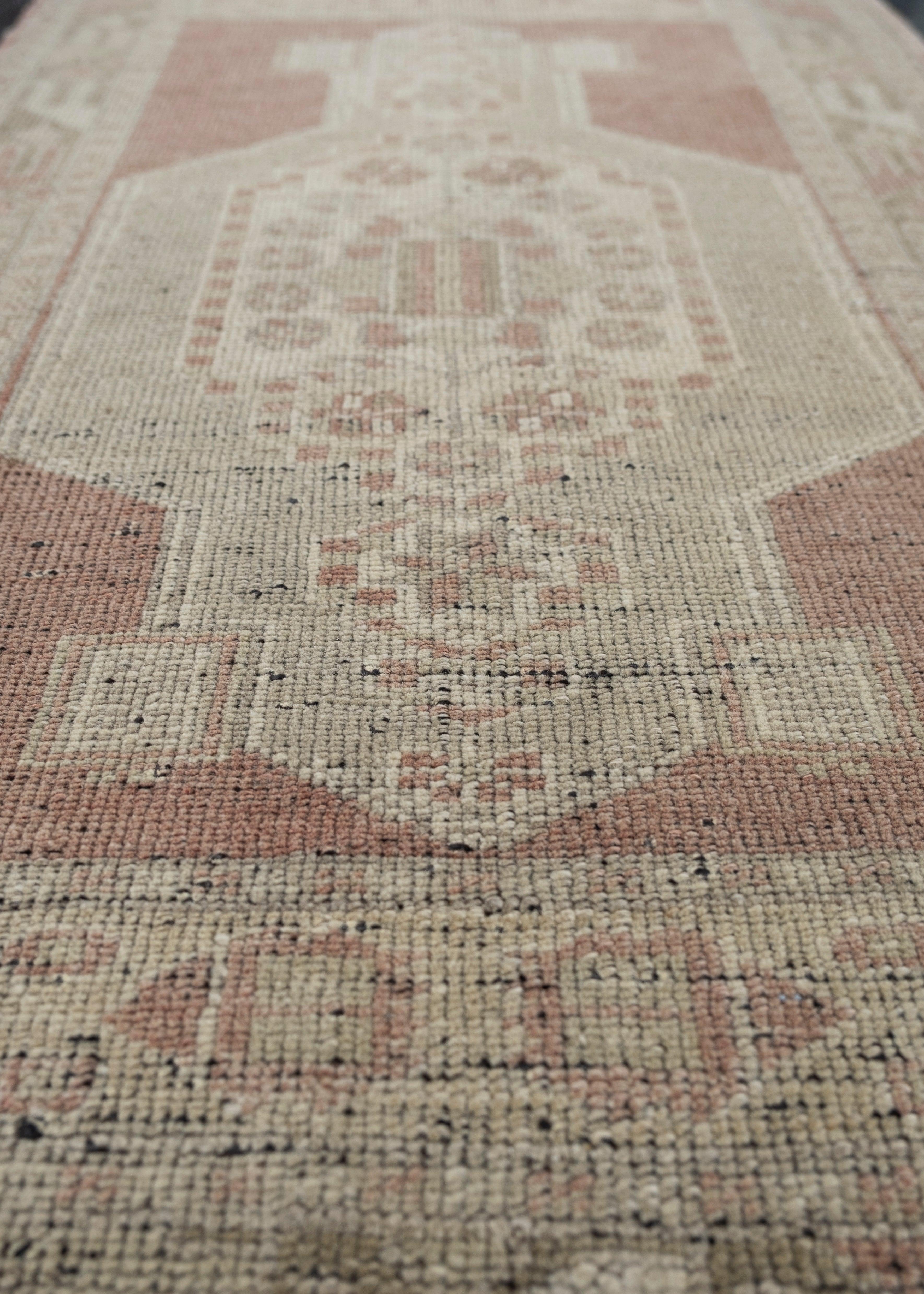 Orientalischer handgeknüpfter türkischer Vintage-Miniteppich 1'9