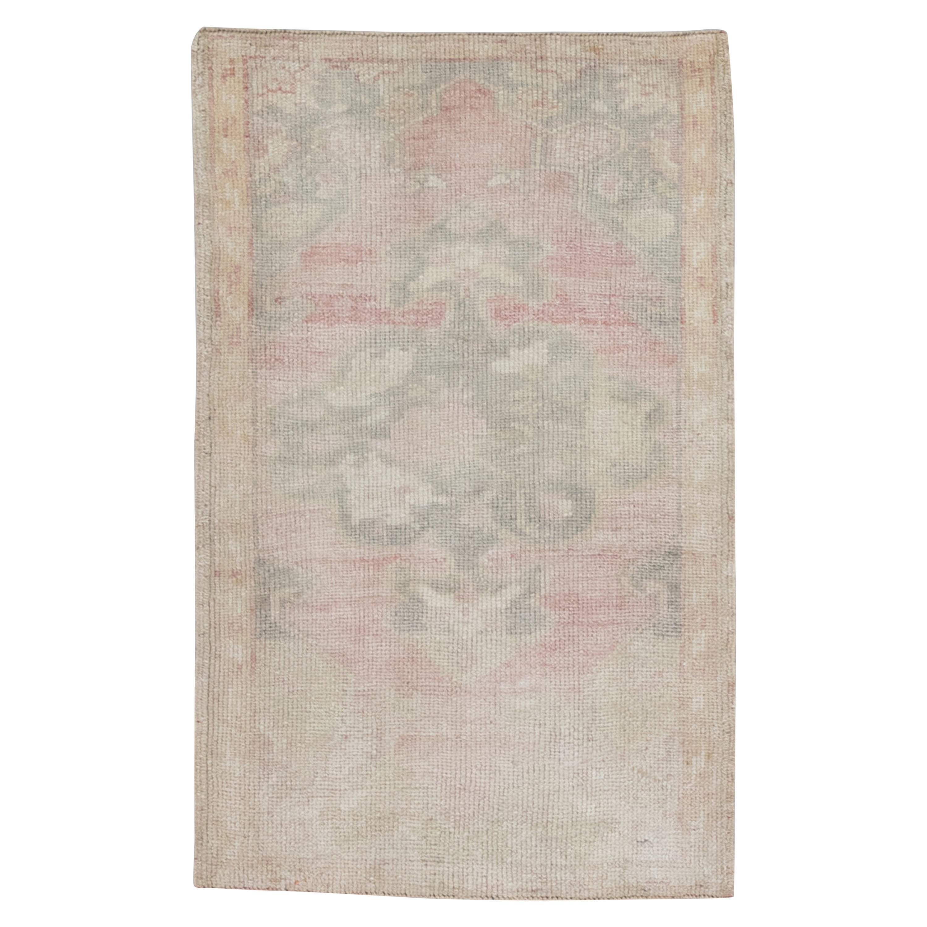 Orientalischer handgeknüpfter türkischer Vintage-Miniteppich 1'9" x 2'10" #9021 im Angebot