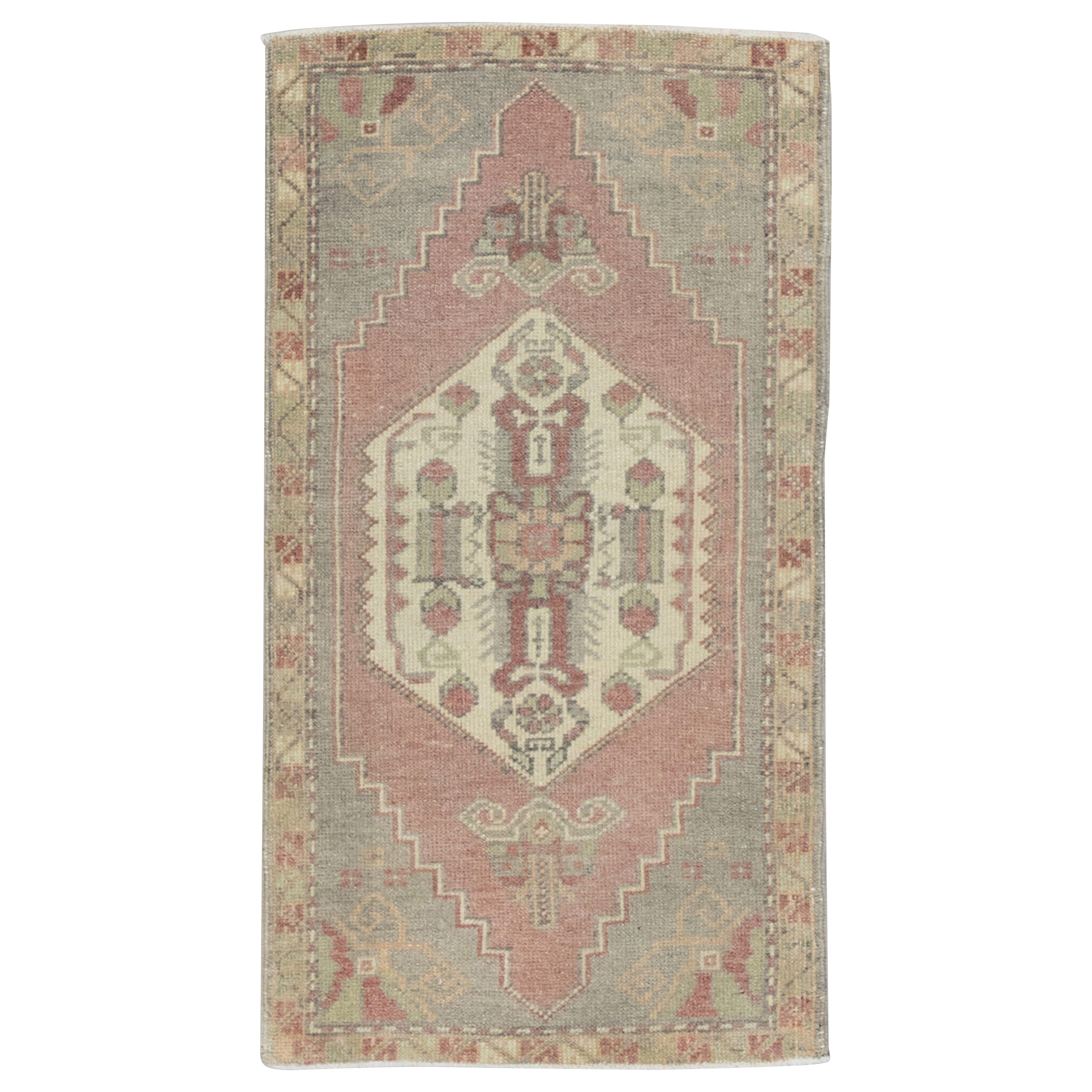 Orientalischer handgeknüpfter türkischer Vintage-Miniteppich 1'9" x 3'2" #8544