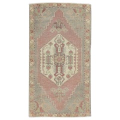 Orientalischer handgeknüpfter türkischer Vintage-Miniteppich 1'9" x 3'2" #8544