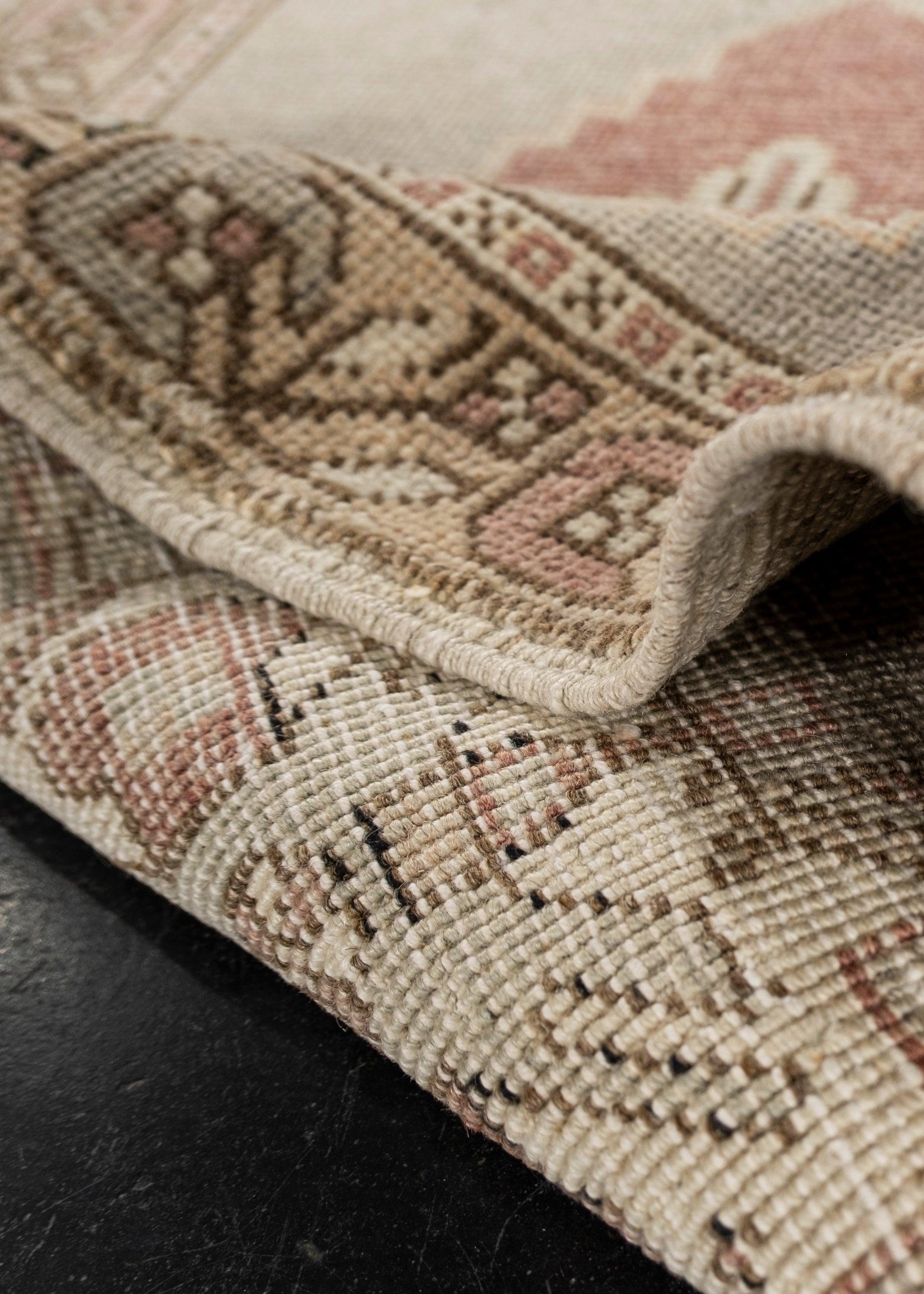 Noué à la main Mini tapis turc vintage noué à la main 1'9