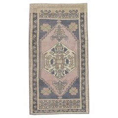 Orientalischer handgeknüpfter türkischer Vintage-Miniteppich 1'9" x 3'4" #131