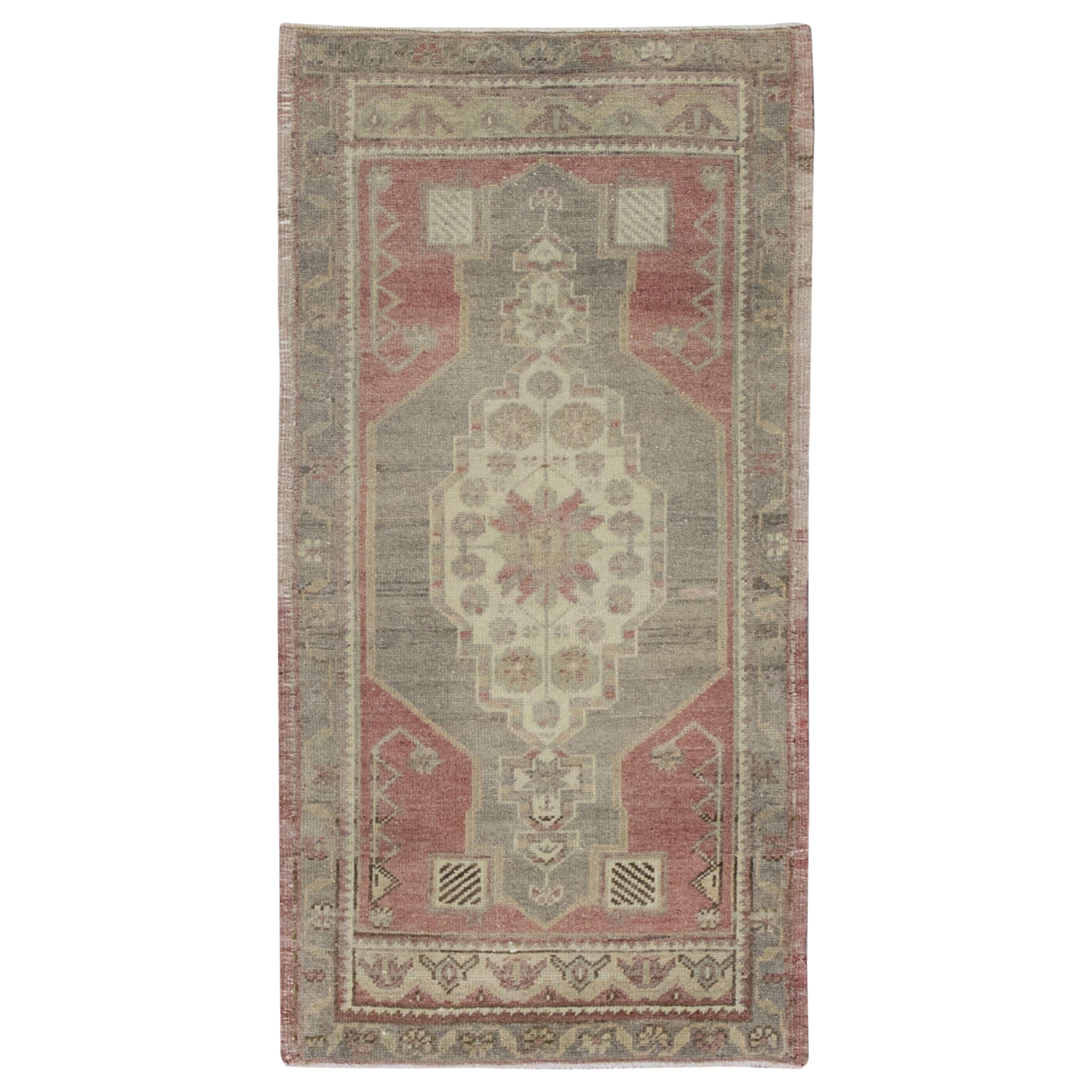 Orientalischer handgeknüpfter türkischer Vintage-Miniteppich 1'9" x 3'4" #8540