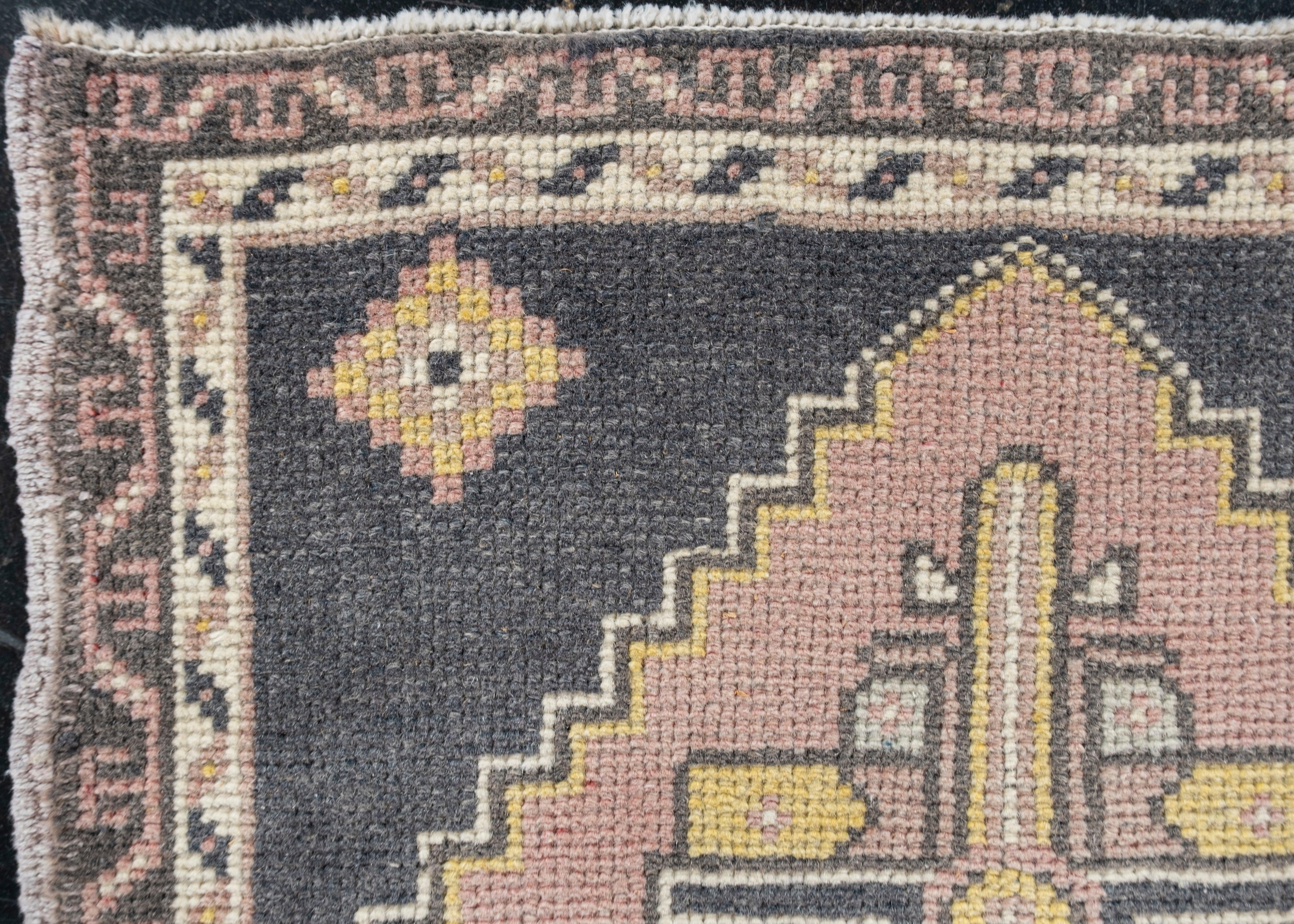 Noué à la main Mini tapis turc vintage noué à la main 1'9